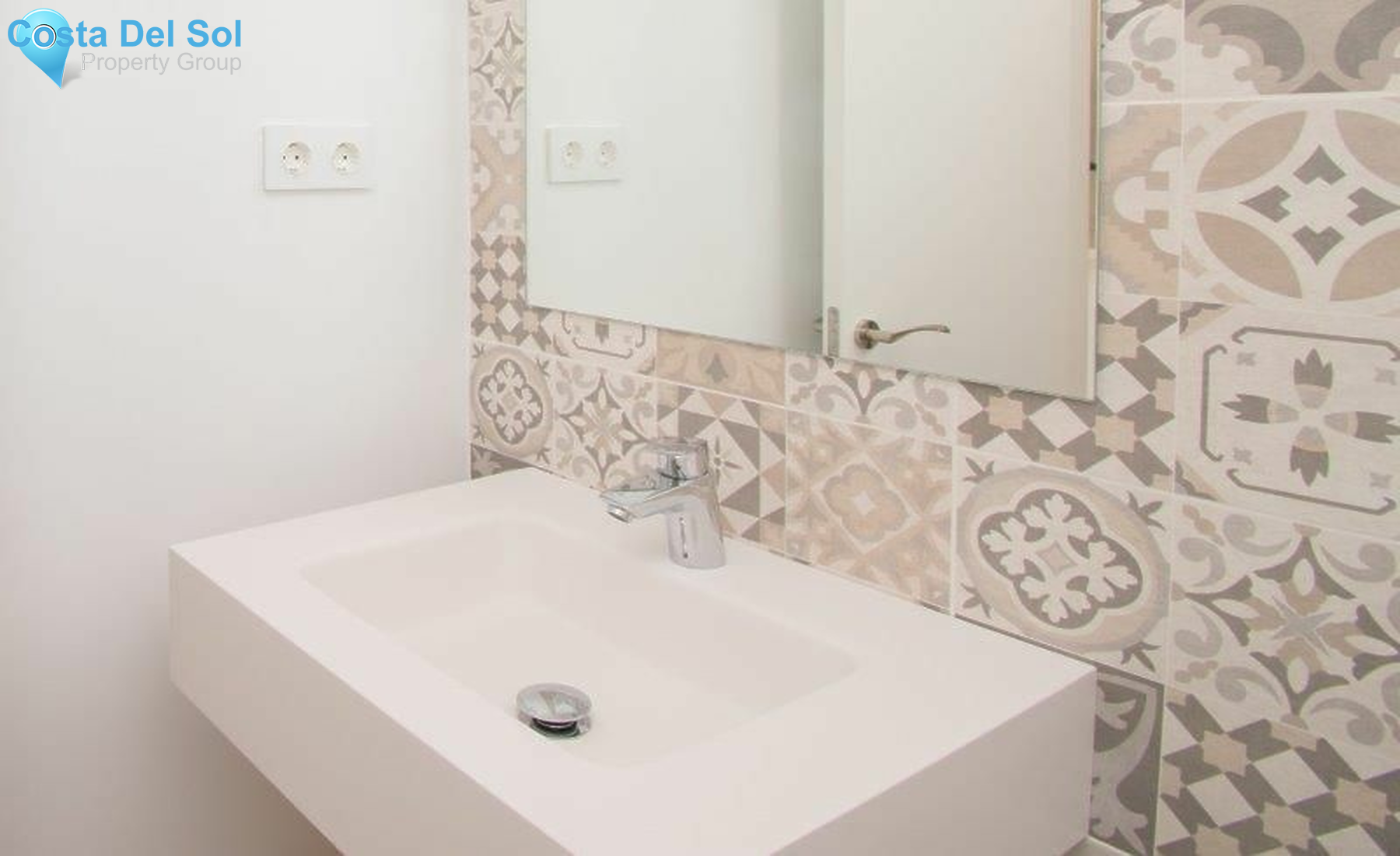 Townhouse in El Paraiso-1196451