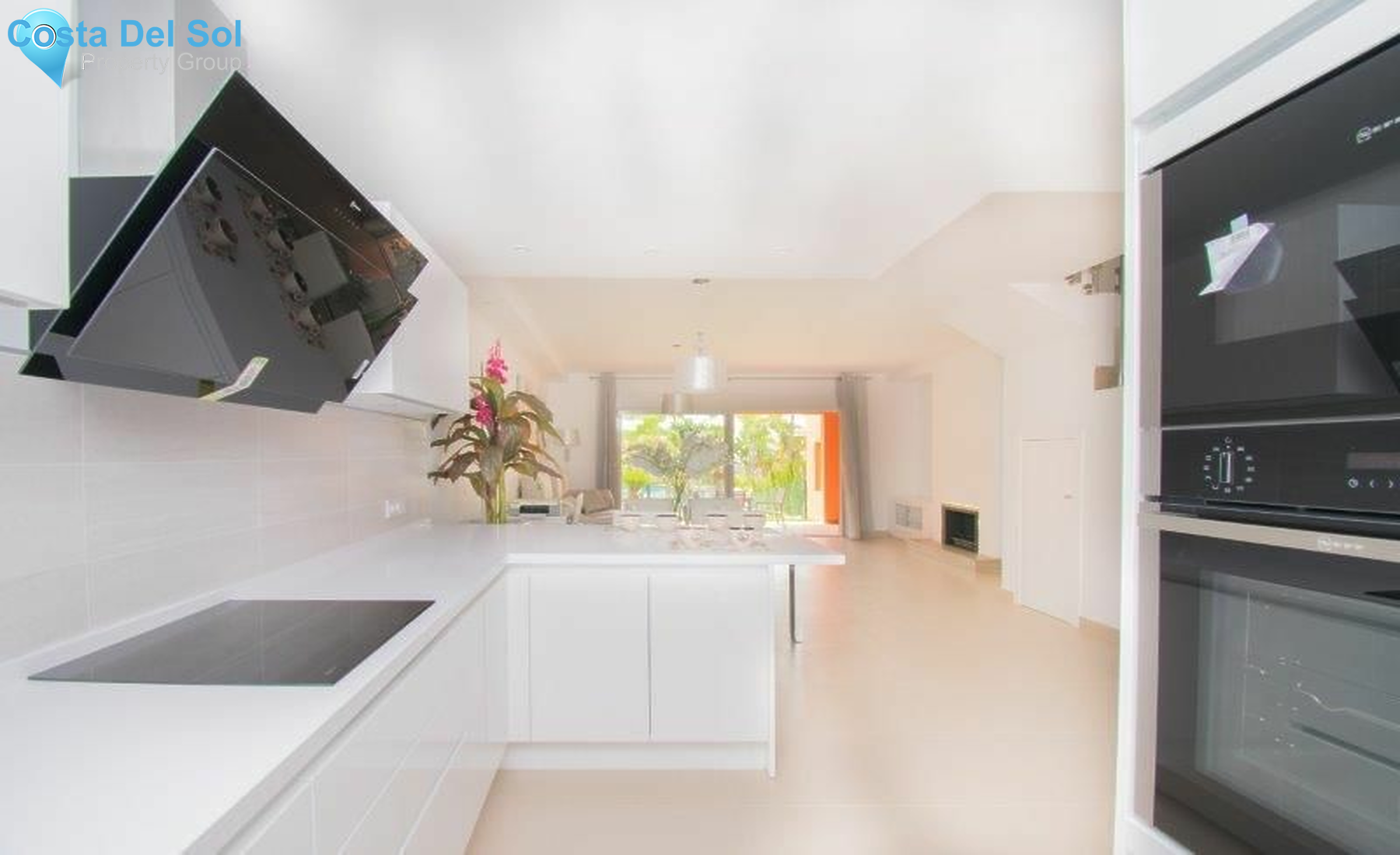 Townhouse in El Paraiso-1196436