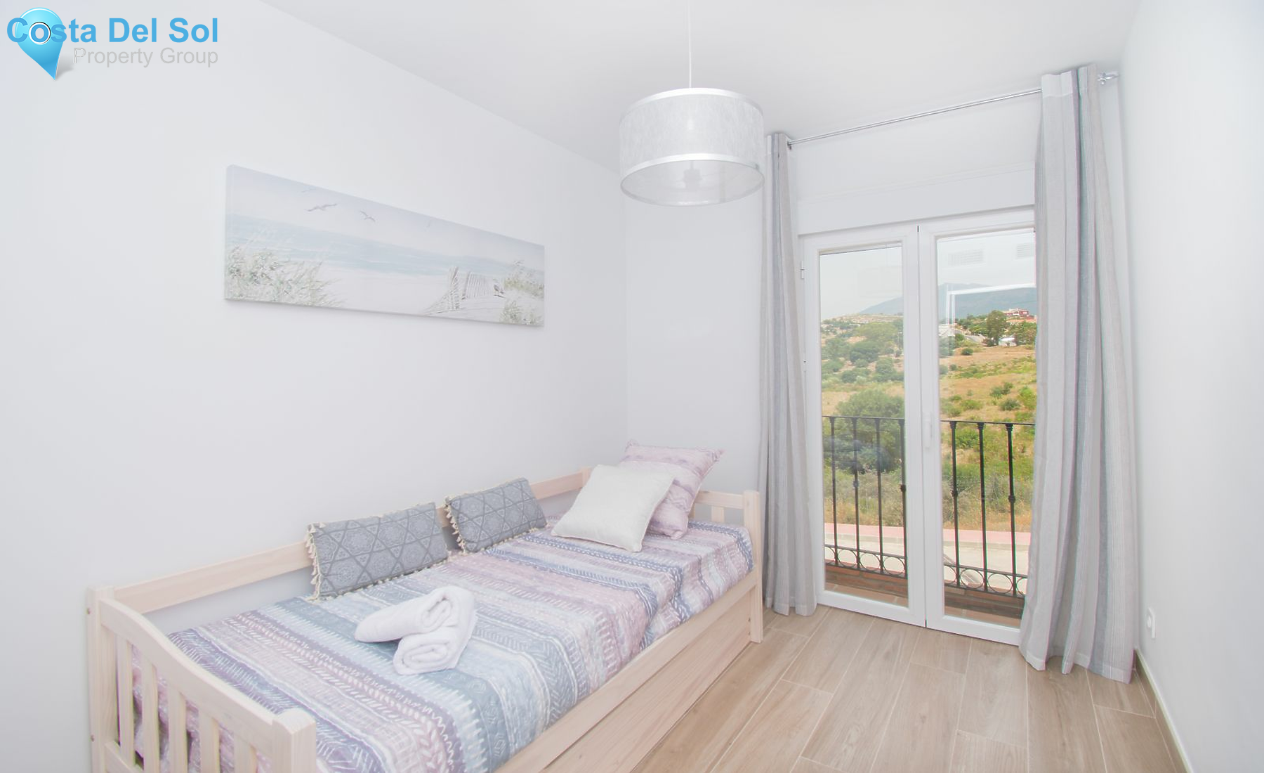 Townhouse in El Paraiso-1446687