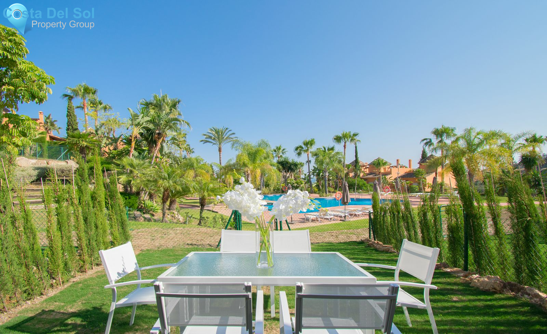 Townhouse in El Paraiso-1446689