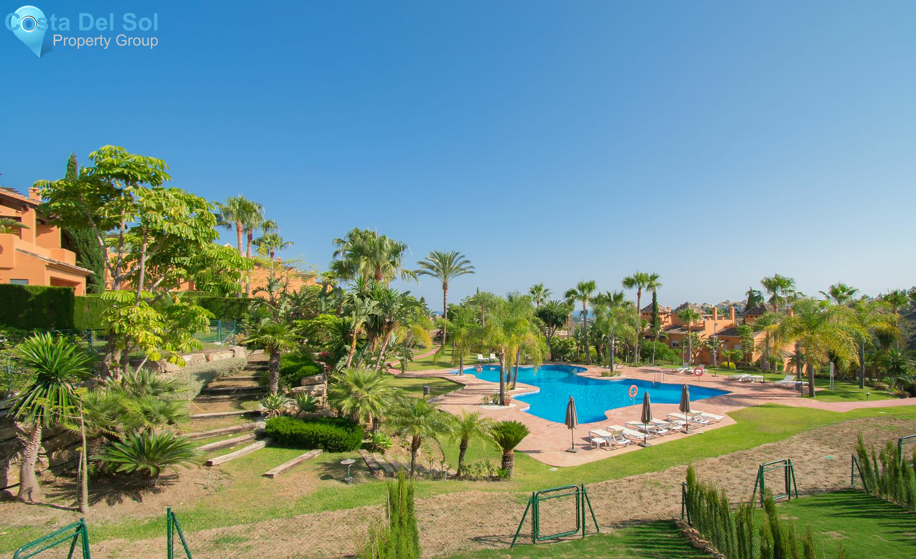 Townhouse in El Paraiso-1446691