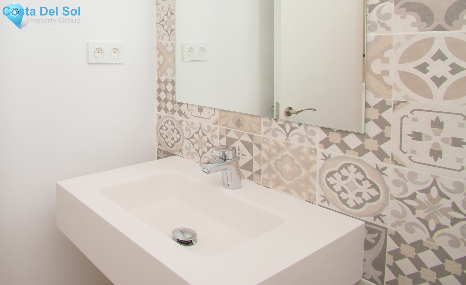 Townhouse in El Paraiso-1446694