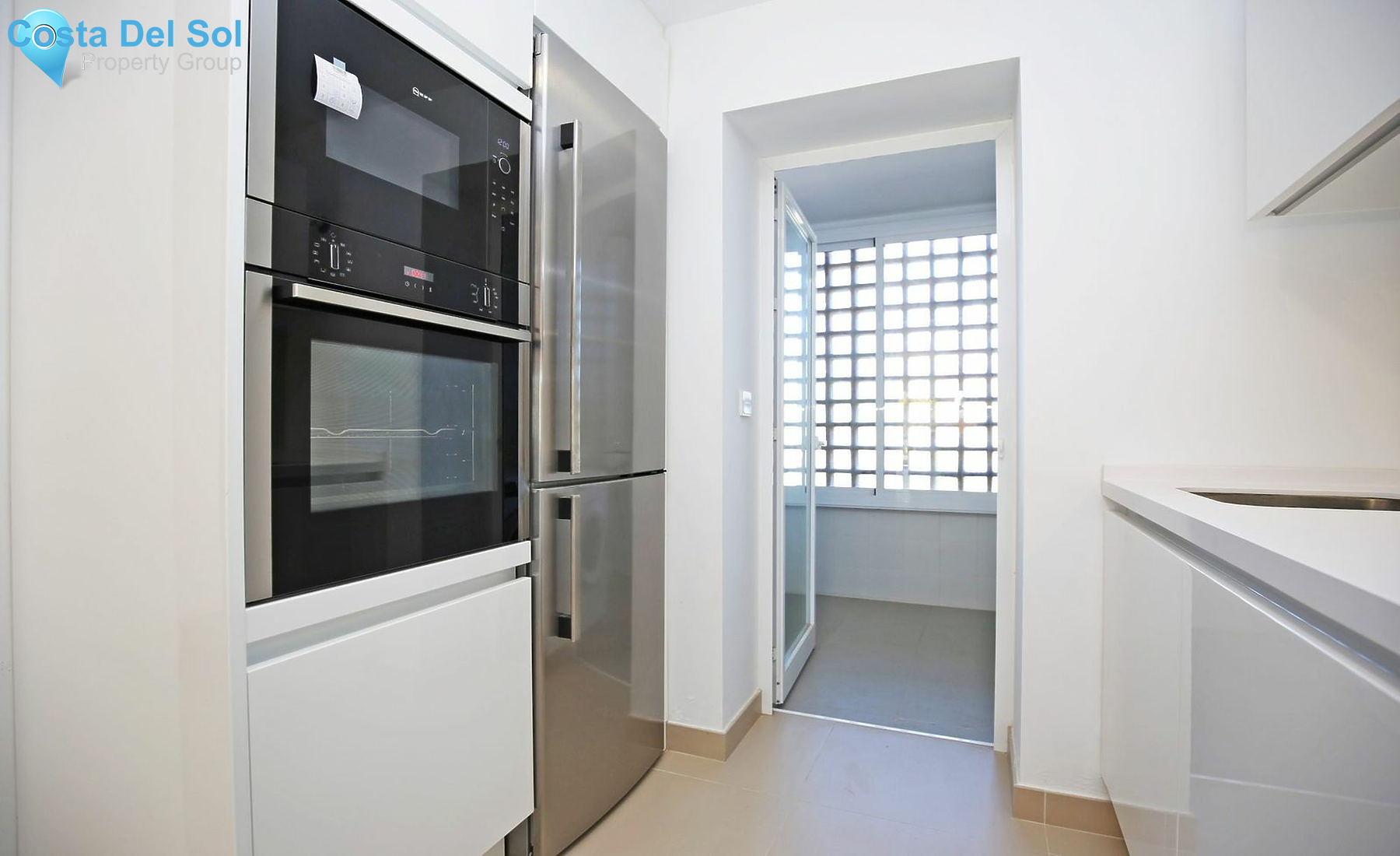 Townhouse in El Paraiso-1550708