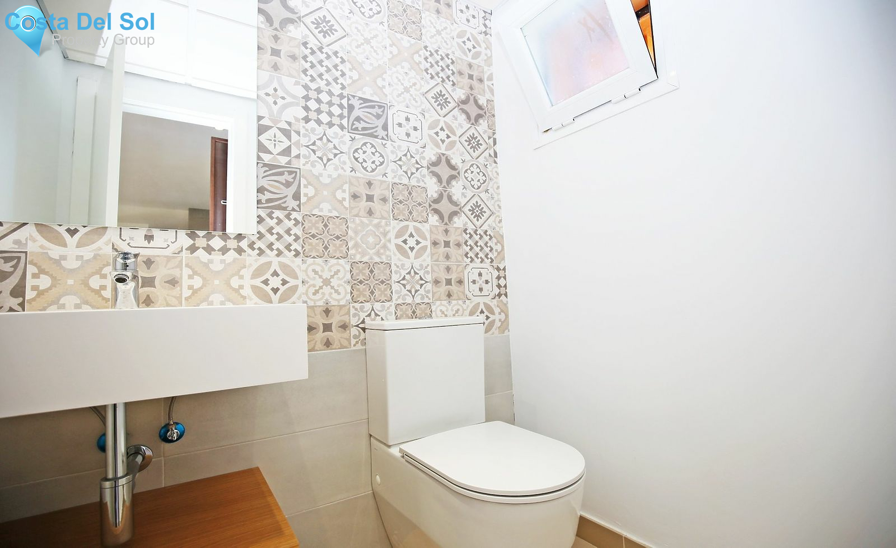 Townhouse in El Paraiso-1550709