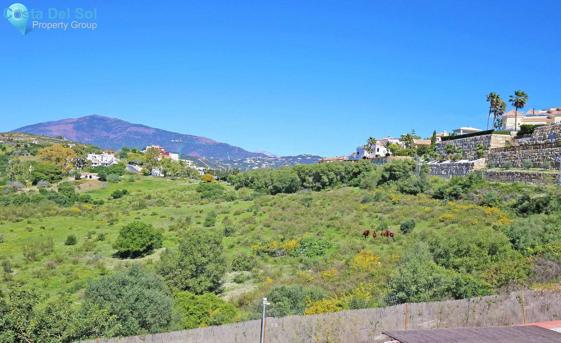 Townhouse in El Paraiso-1550711