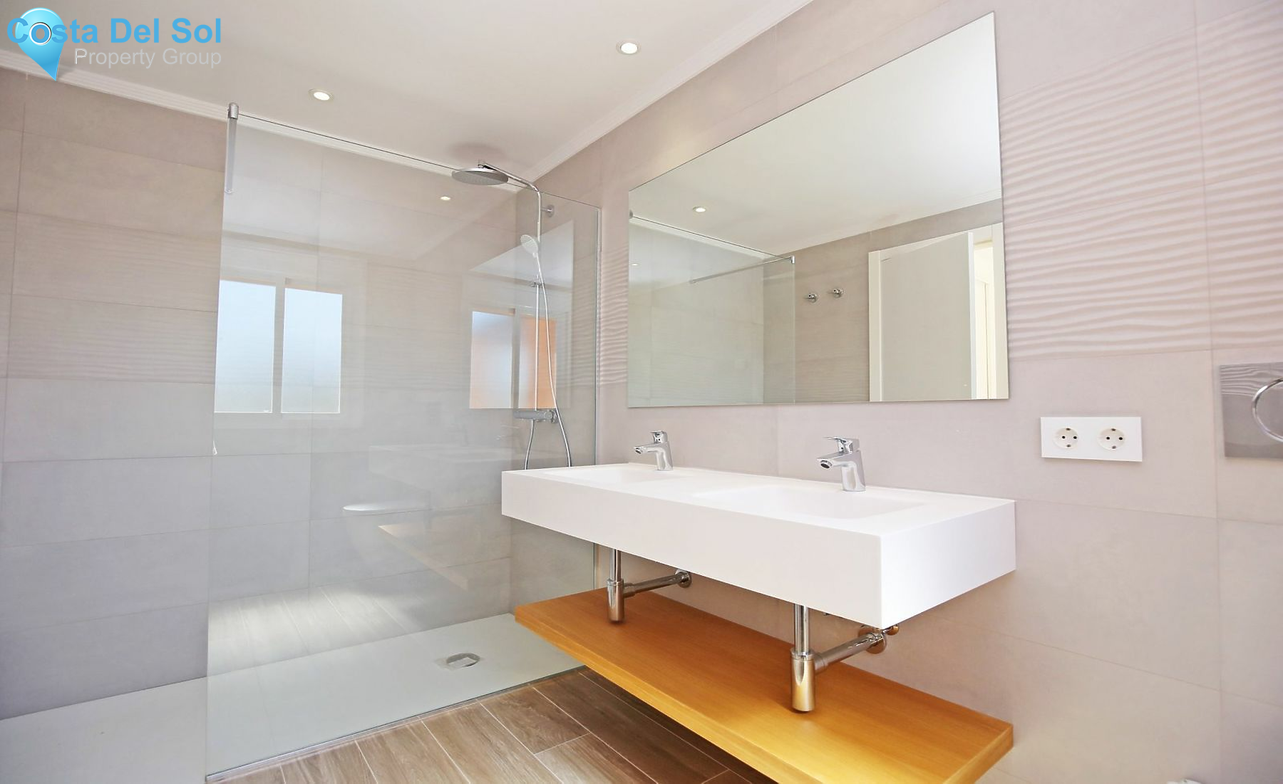 Townhouse in El Paraiso-1550713