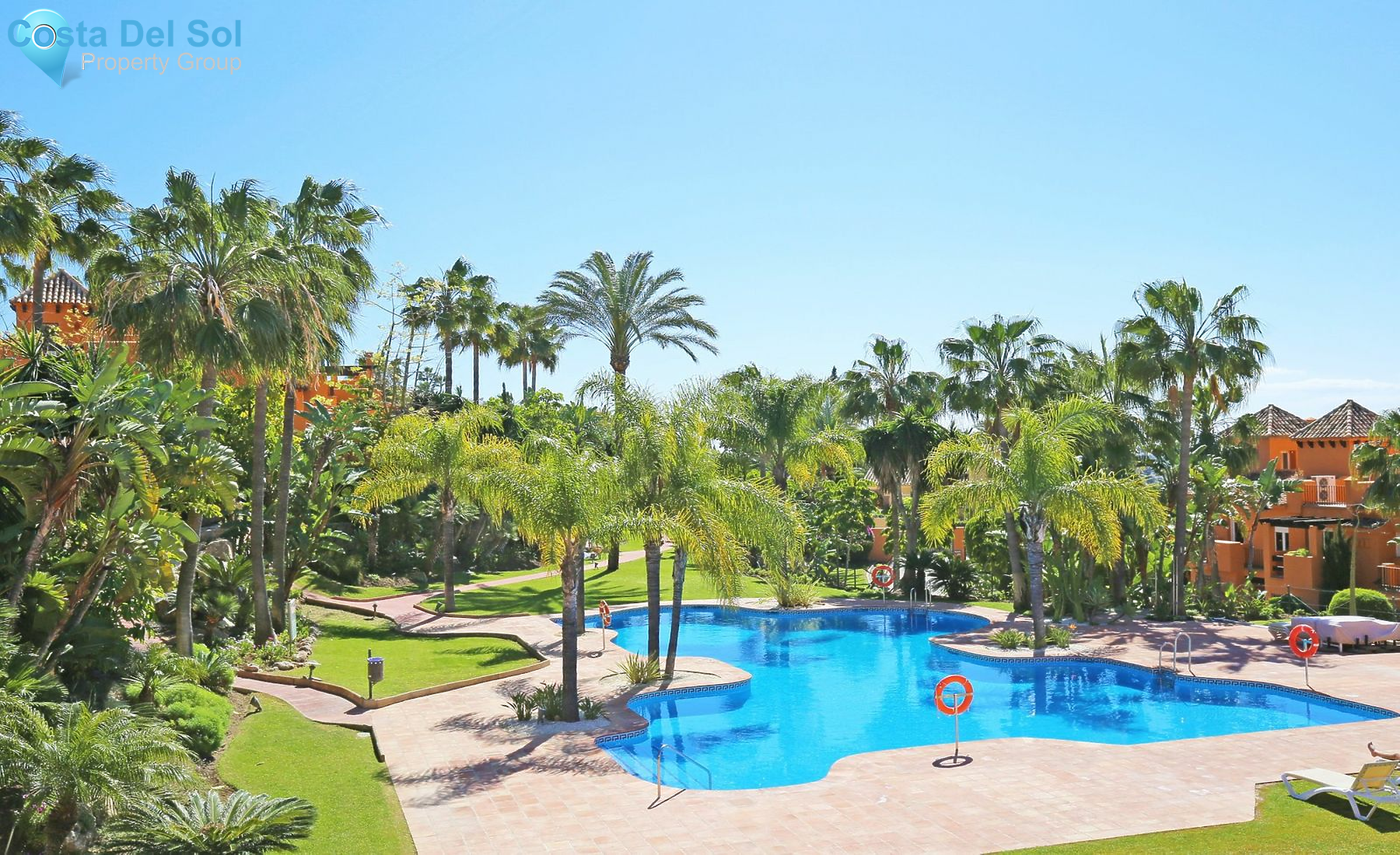 Townhouse in El Paraiso-1550717