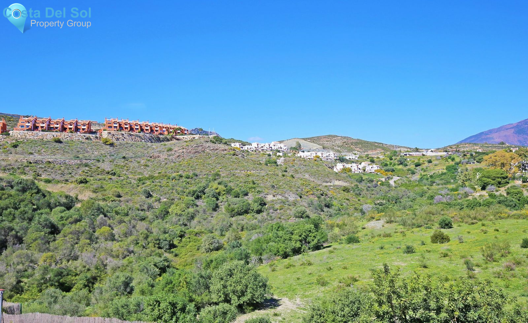 Townhouse in El Paraiso-1550718