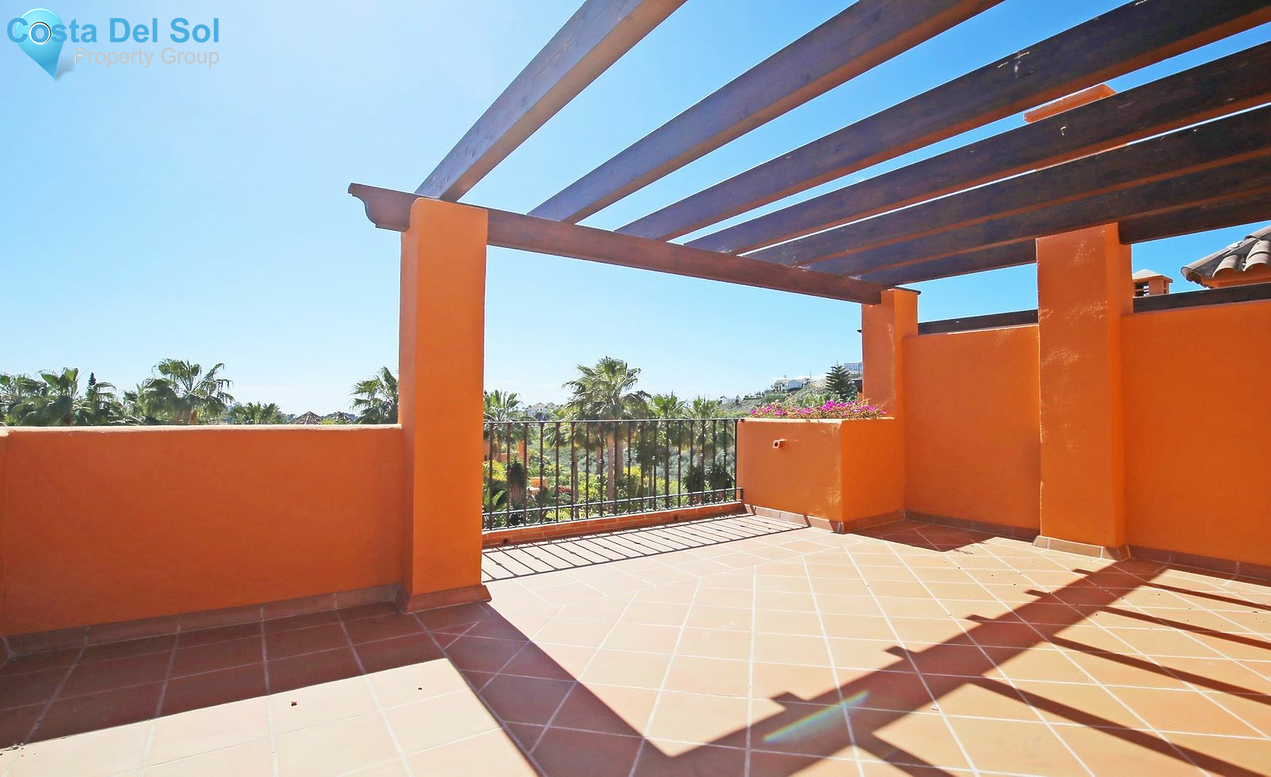 Townhouse in El Paraiso-1550702