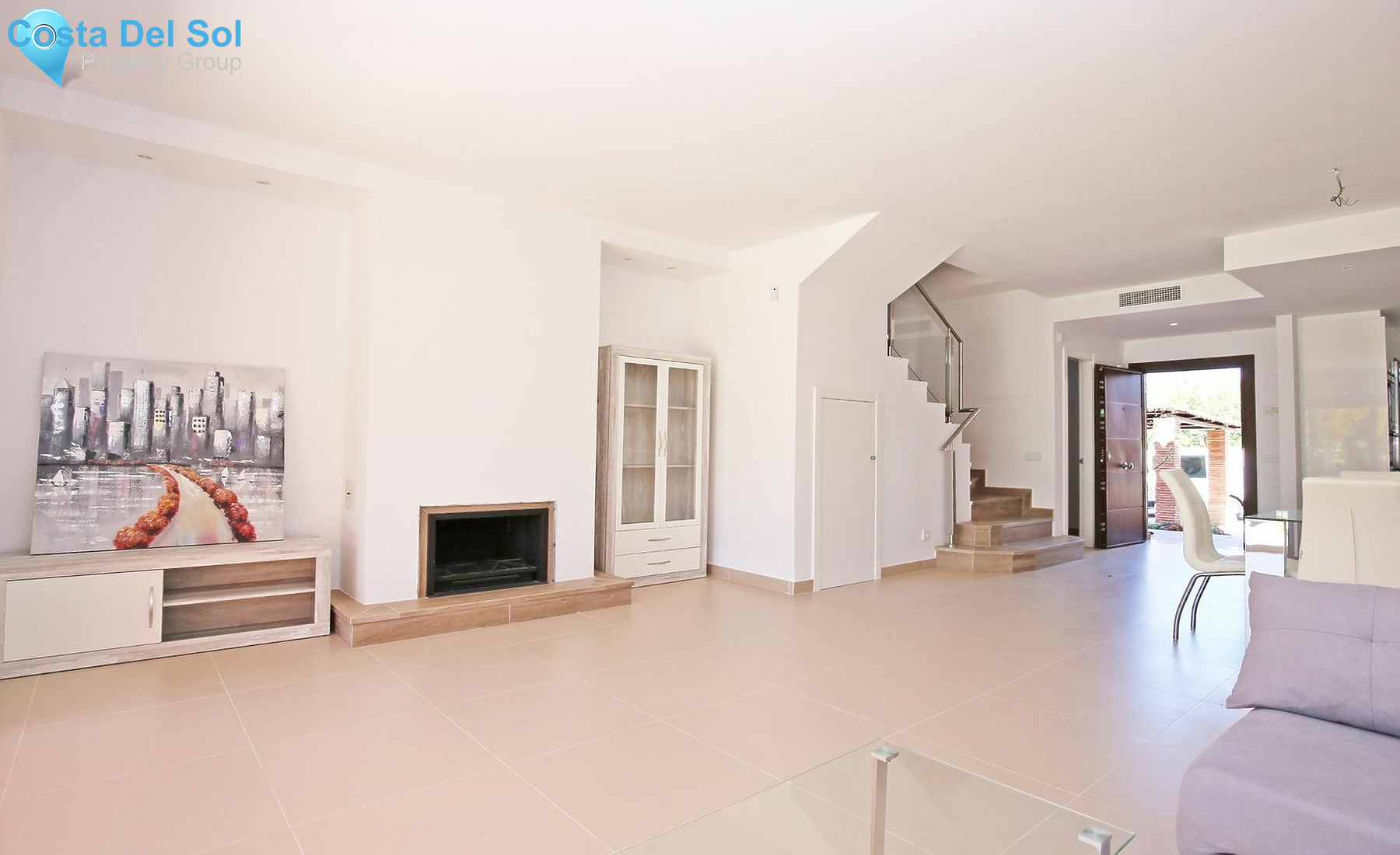 Townhouse in El Paraiso-1550703