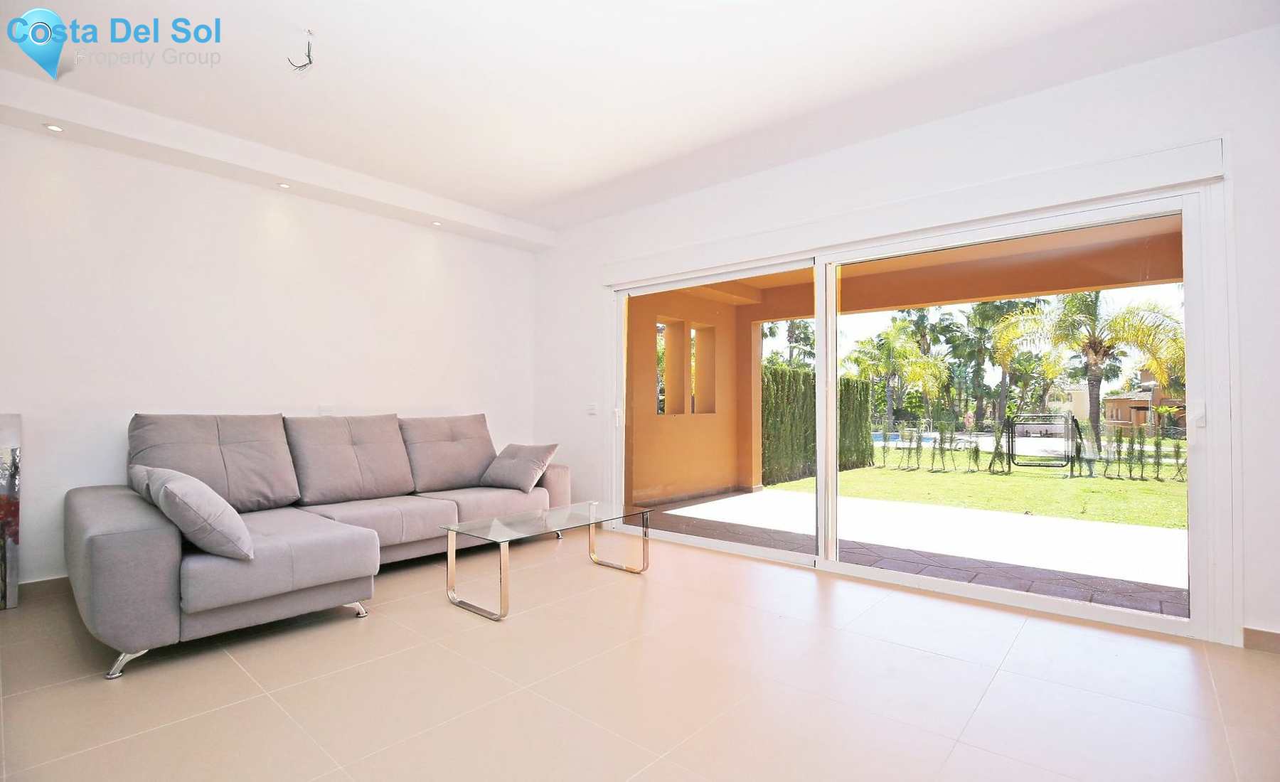 Townhouse in El Paraiso-1550704