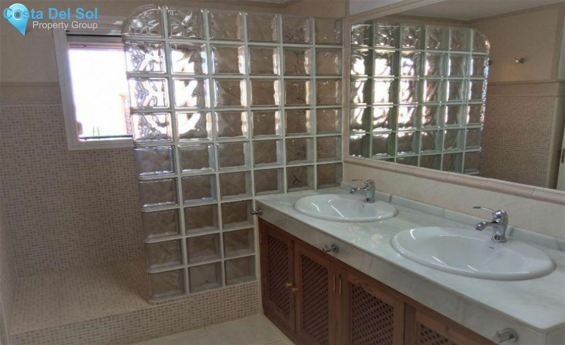 Townhouse in Estepona-1153638