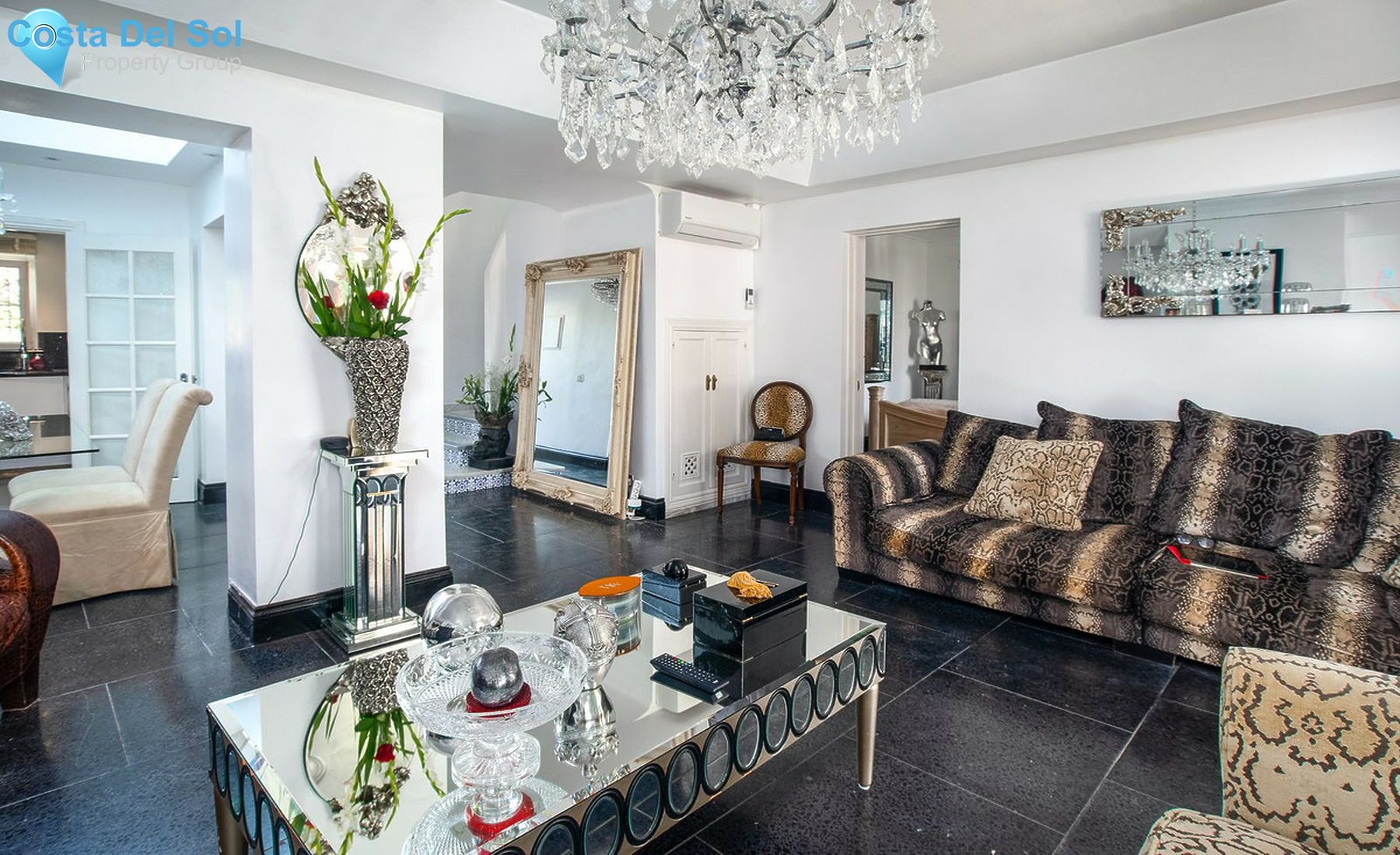 Townhouse in New Golden Mile-1407018