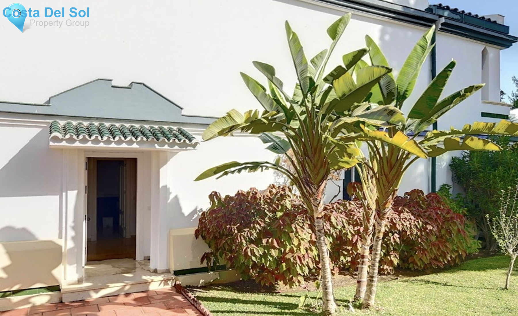 Townhouse in New Golden Mile-1482472