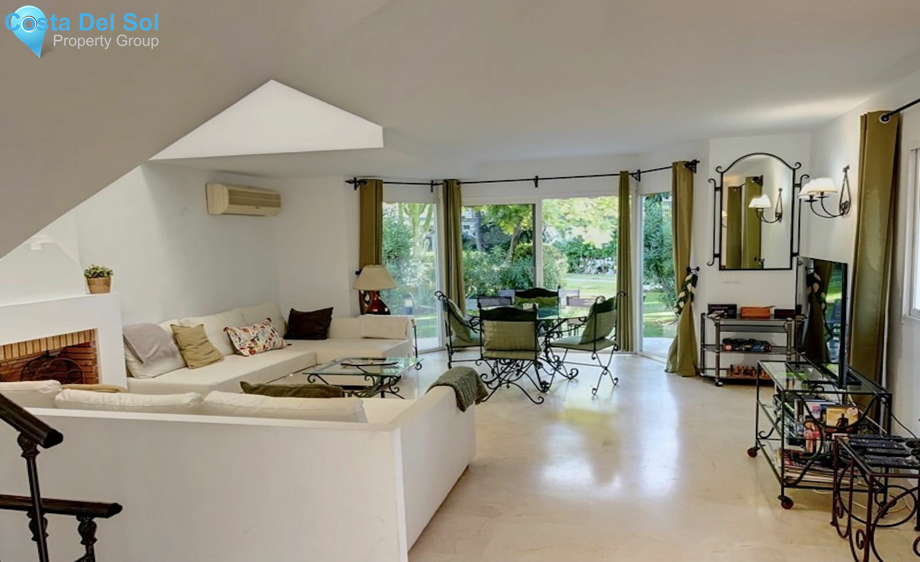 Townhouse in New Golden Mile-1482460