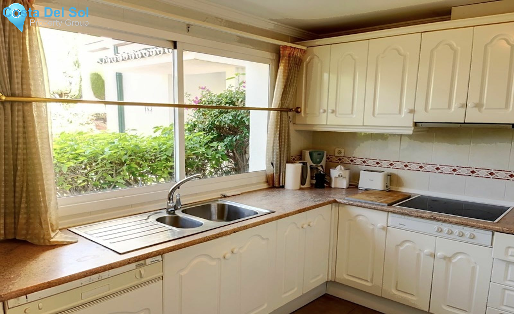 Townhouse in New Golden Mile-1482467
