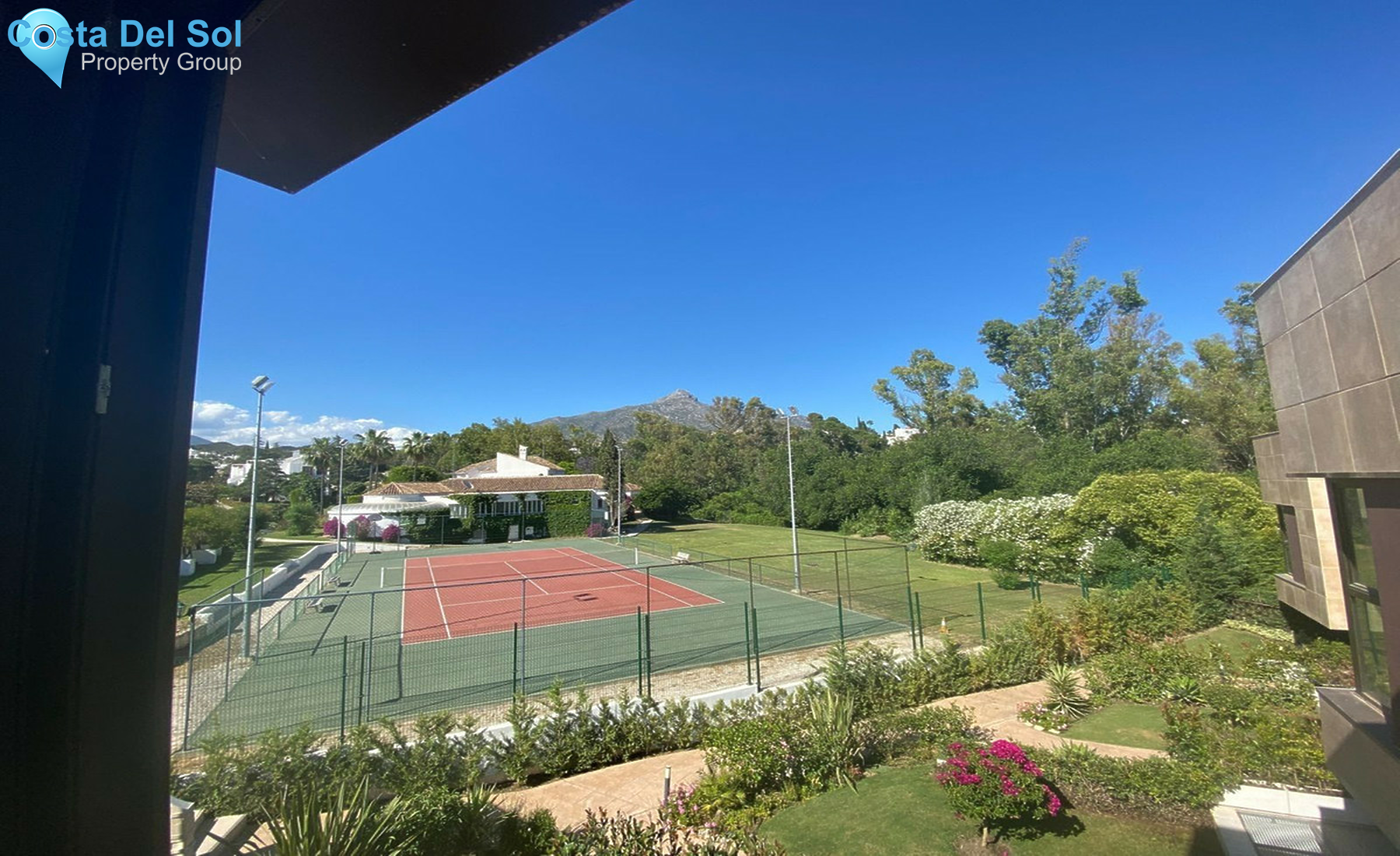 Townhouse in Nueva Andalucía-1267892