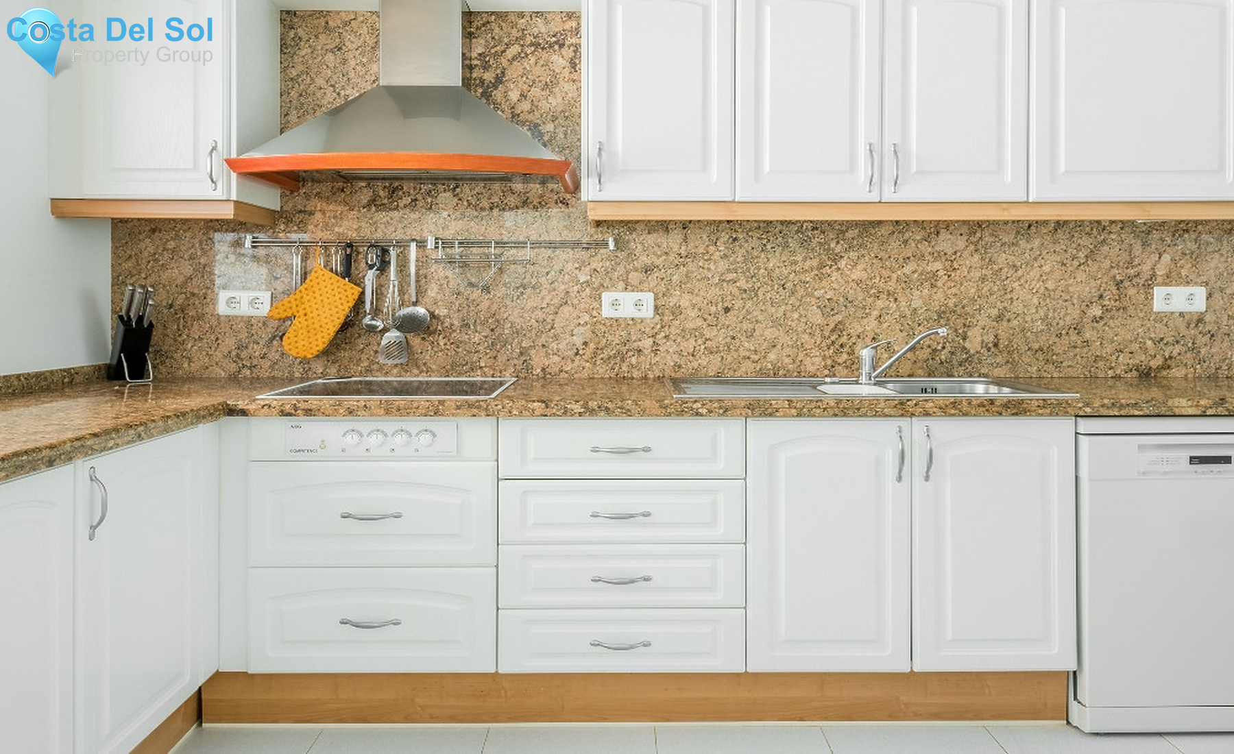 Townhouse in Nueva Andalucía-1370973