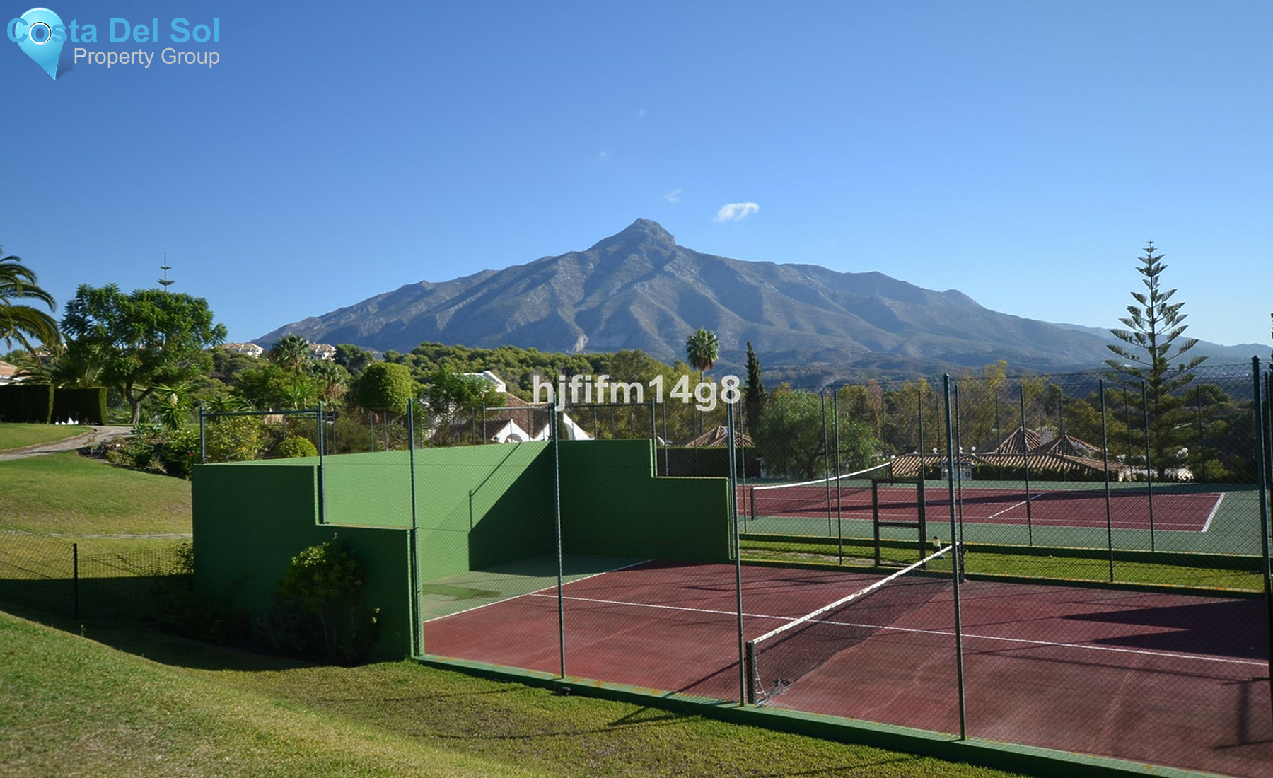 Townhouse in Nueva Andalucía-1459728