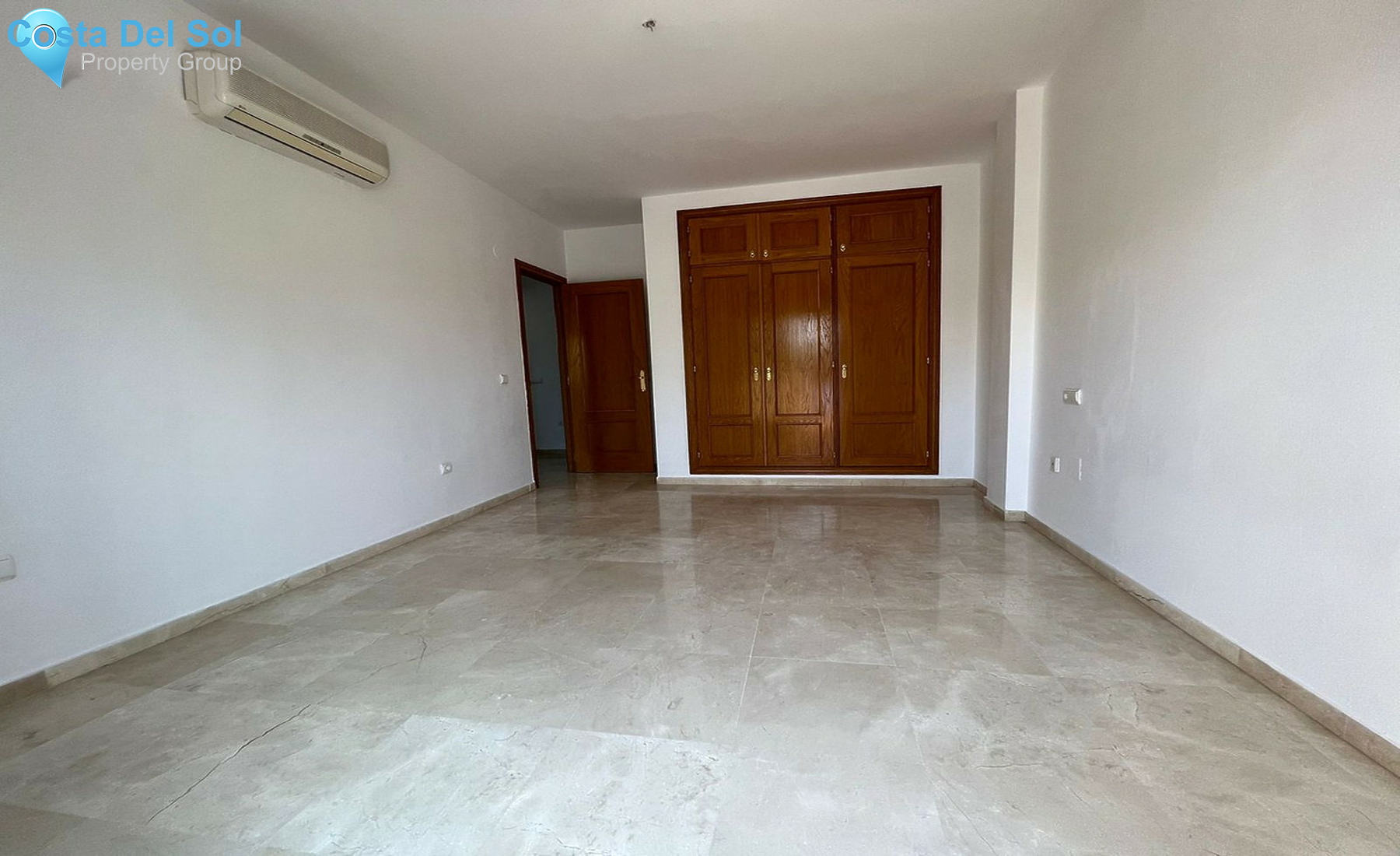 Townhouse in Nueva Andalucía-1558030