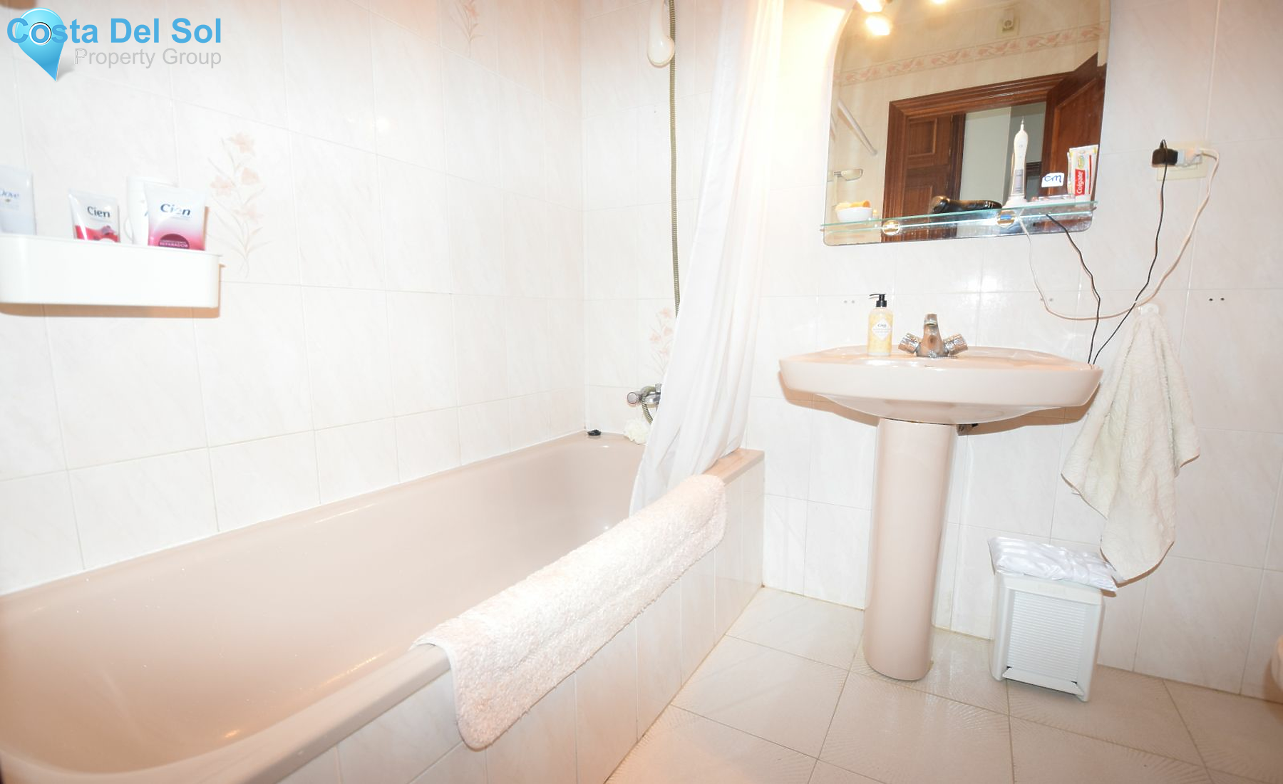 Townhouse in Riviera del Sol-1137892