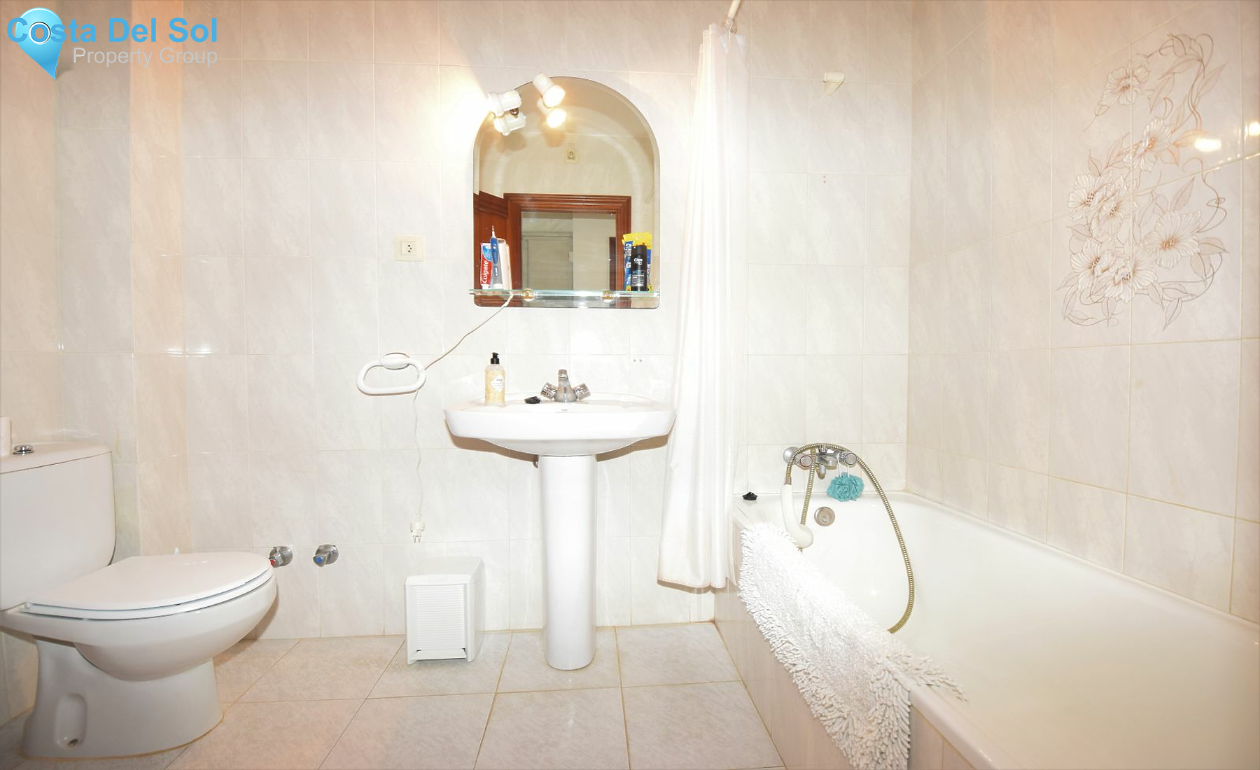 Townhouse in Riviera del Sol-1137890