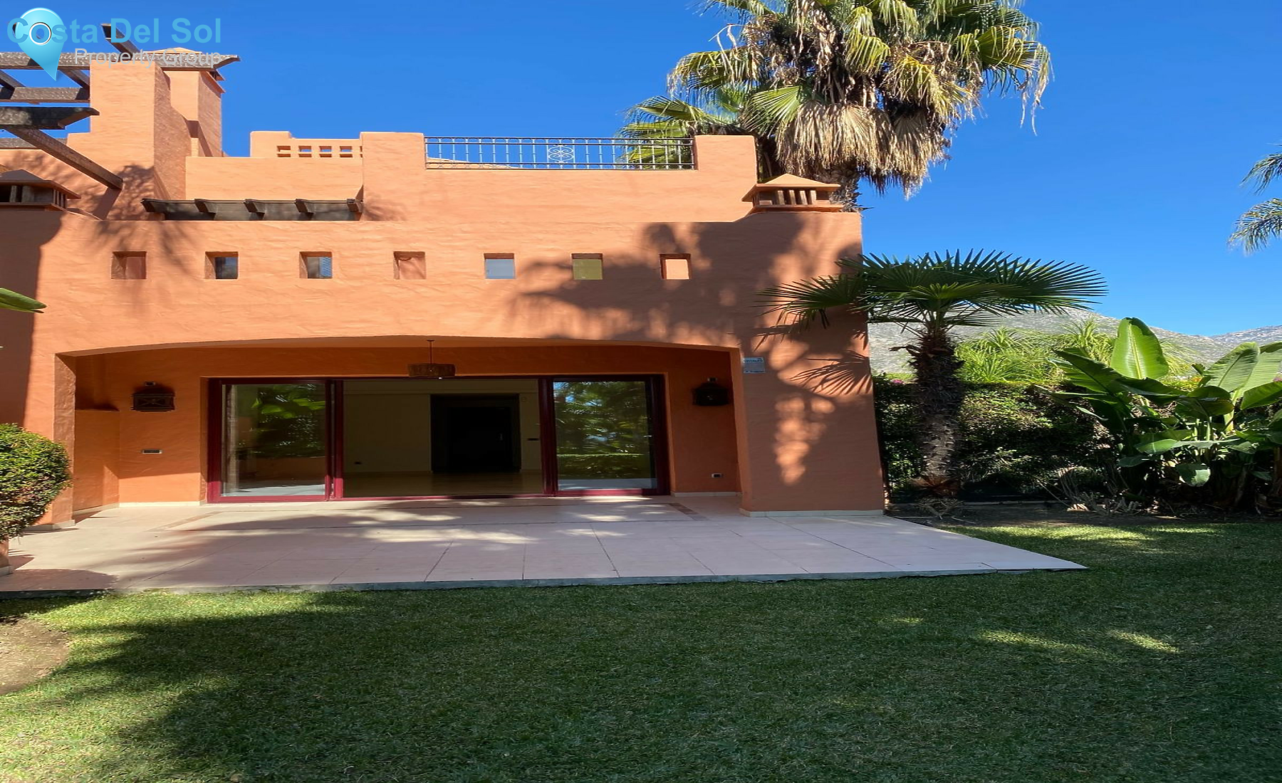 Townhouse in The Golden Mile-1288234