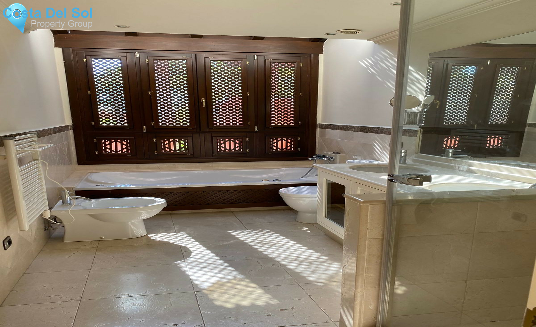 Townhouse in The Golden Mile-1288246