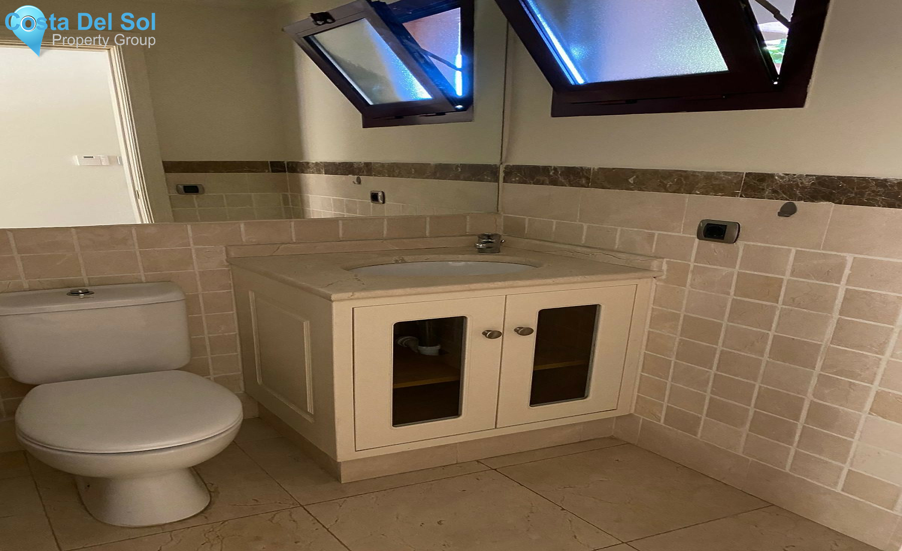 Townhouse in The Golden Mile-1288247