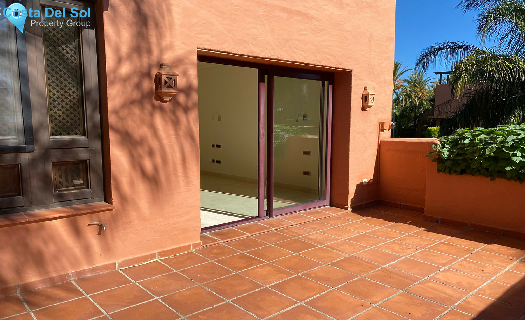 Townhouse in The Golden Mile-1288250