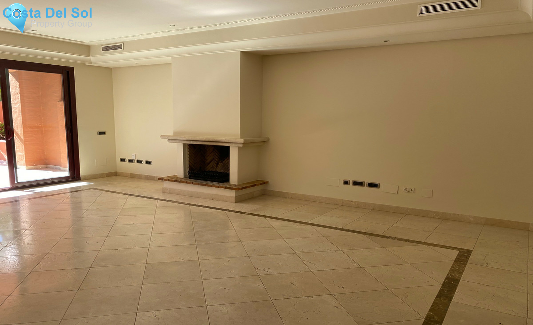 Townhouse in The Golden Mile-1288236