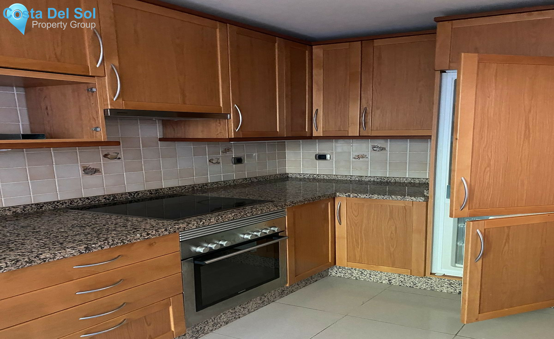 Townhouse in The Golden Mile-1288237