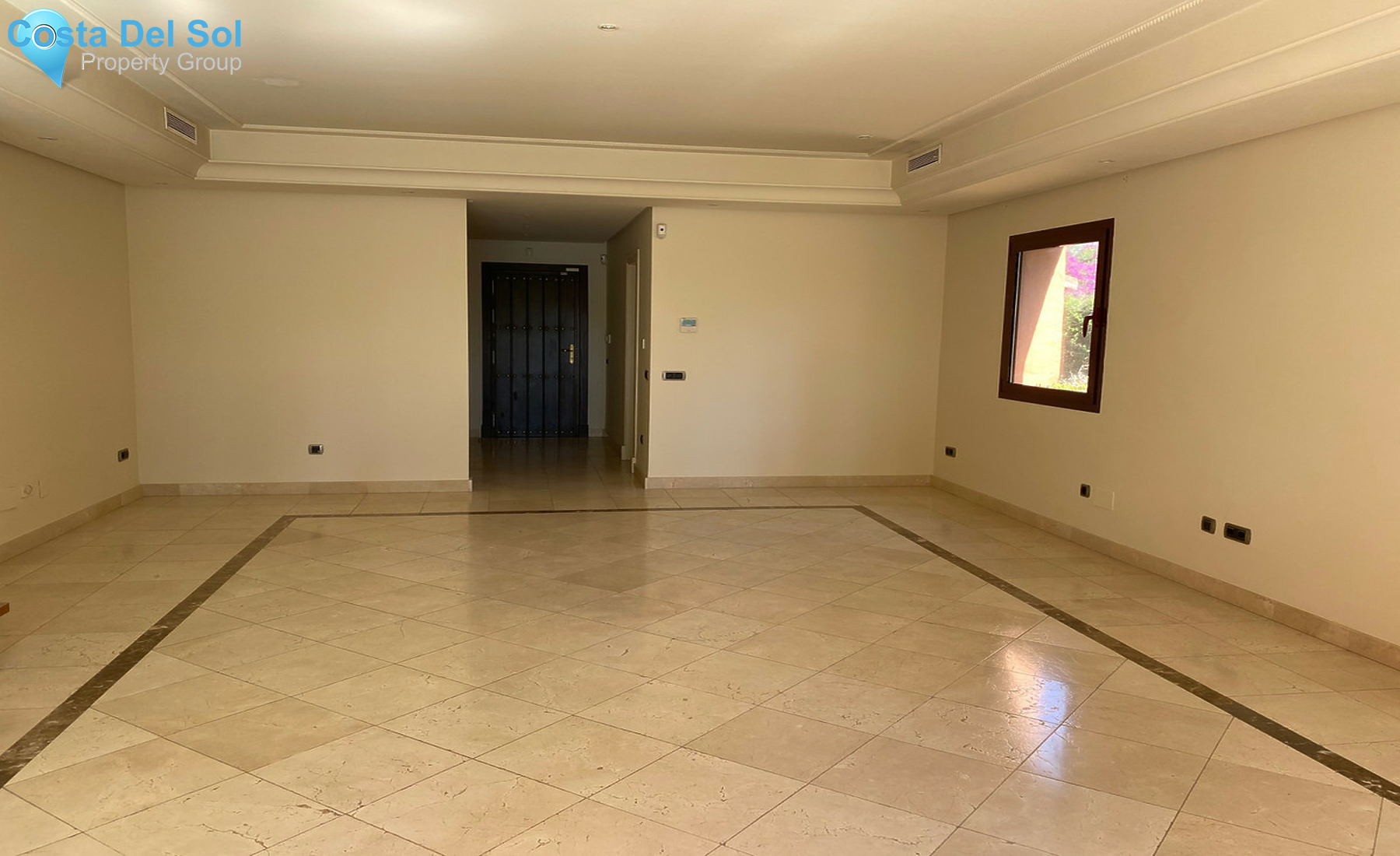 Townhouse in The Golden Mile-1288238