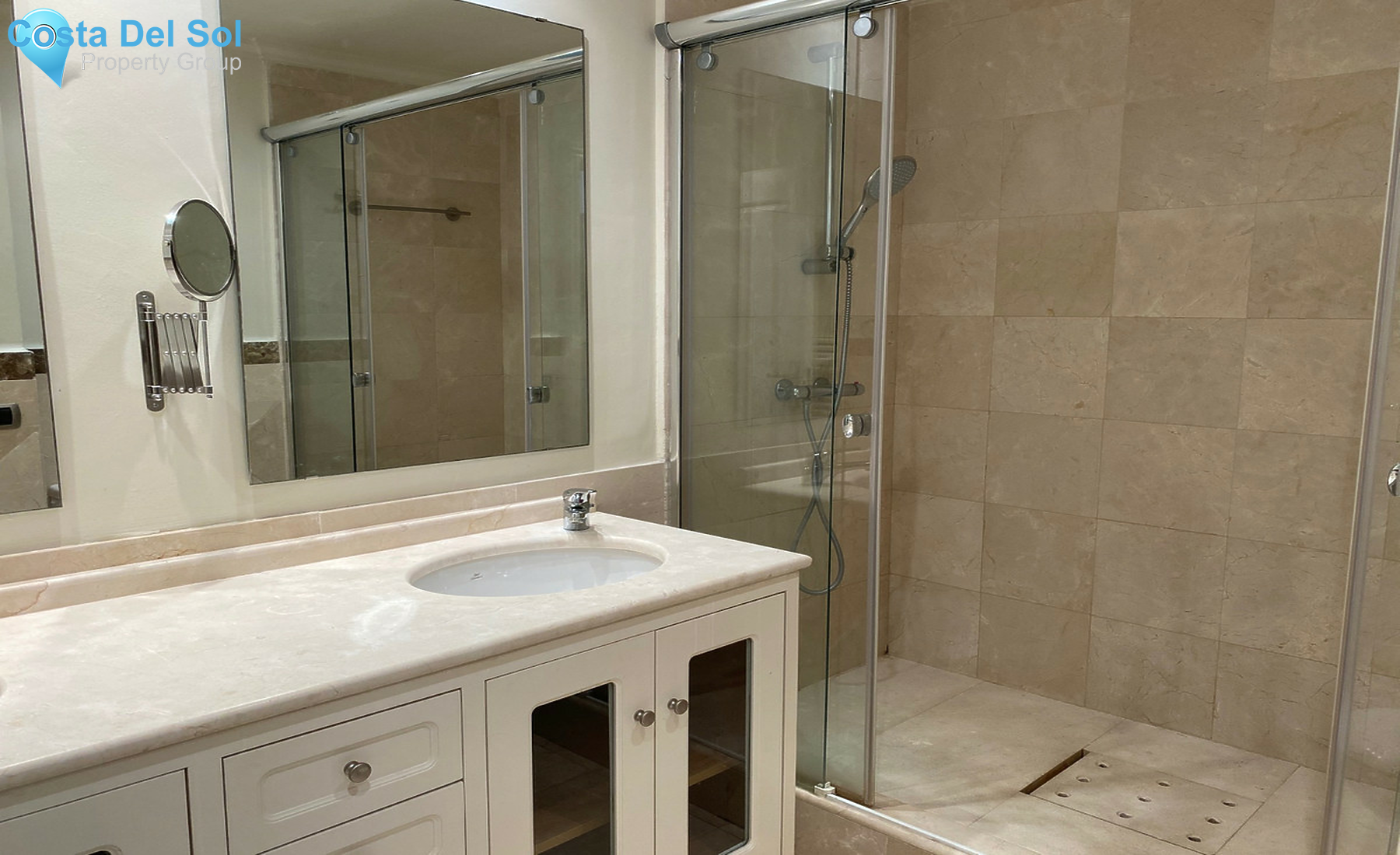 Townhouse in The Golden Mile-1288239