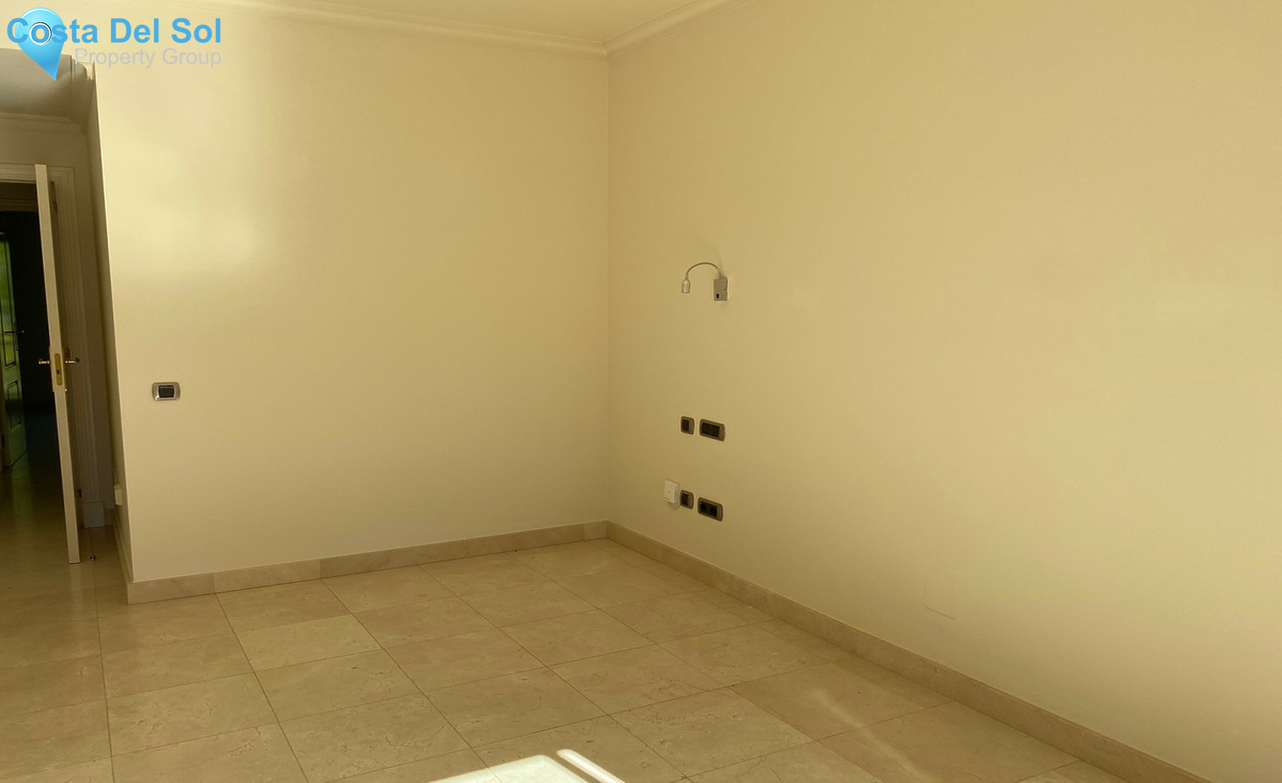 Townhouse in The Golden Mile-1288240