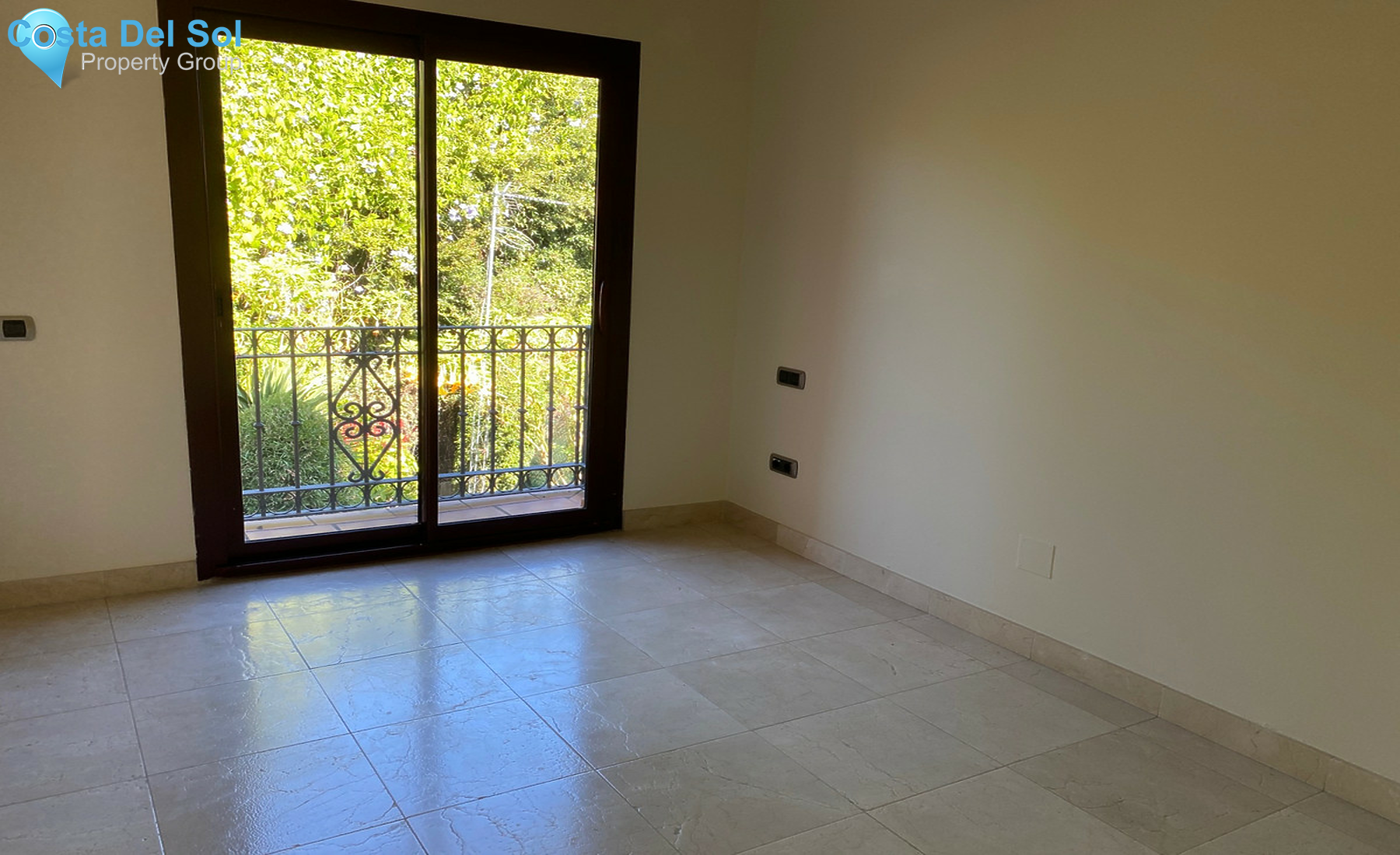 Townhouse in The Golden Mile-1288241