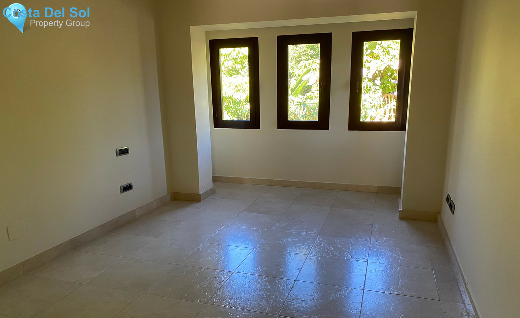 Townhouse in The Golden Mile-1288242