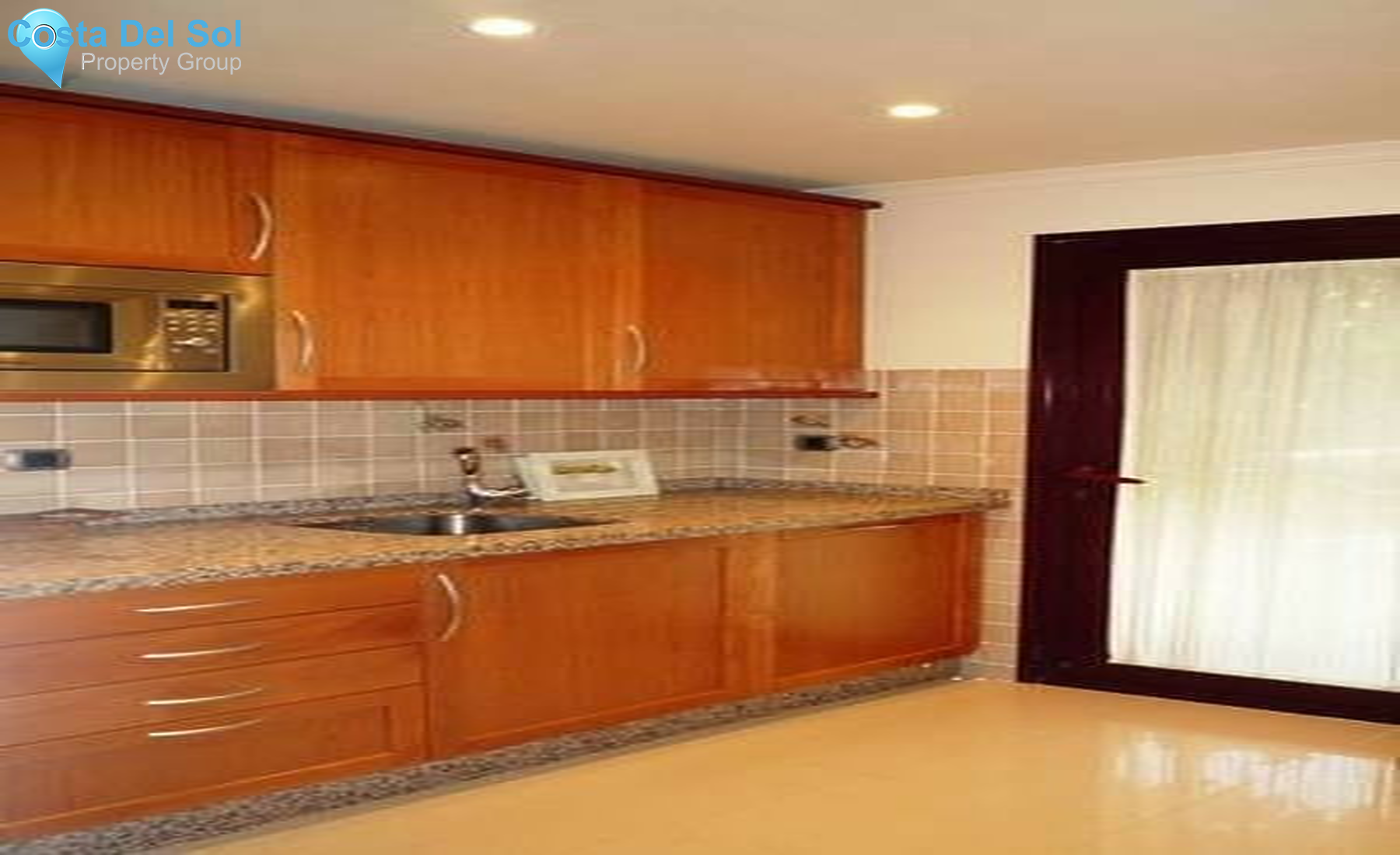 Townhouse in The Golden Mile-1298713