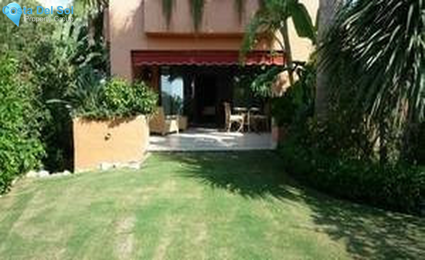 Townhouse in The Golden Mile-1298719