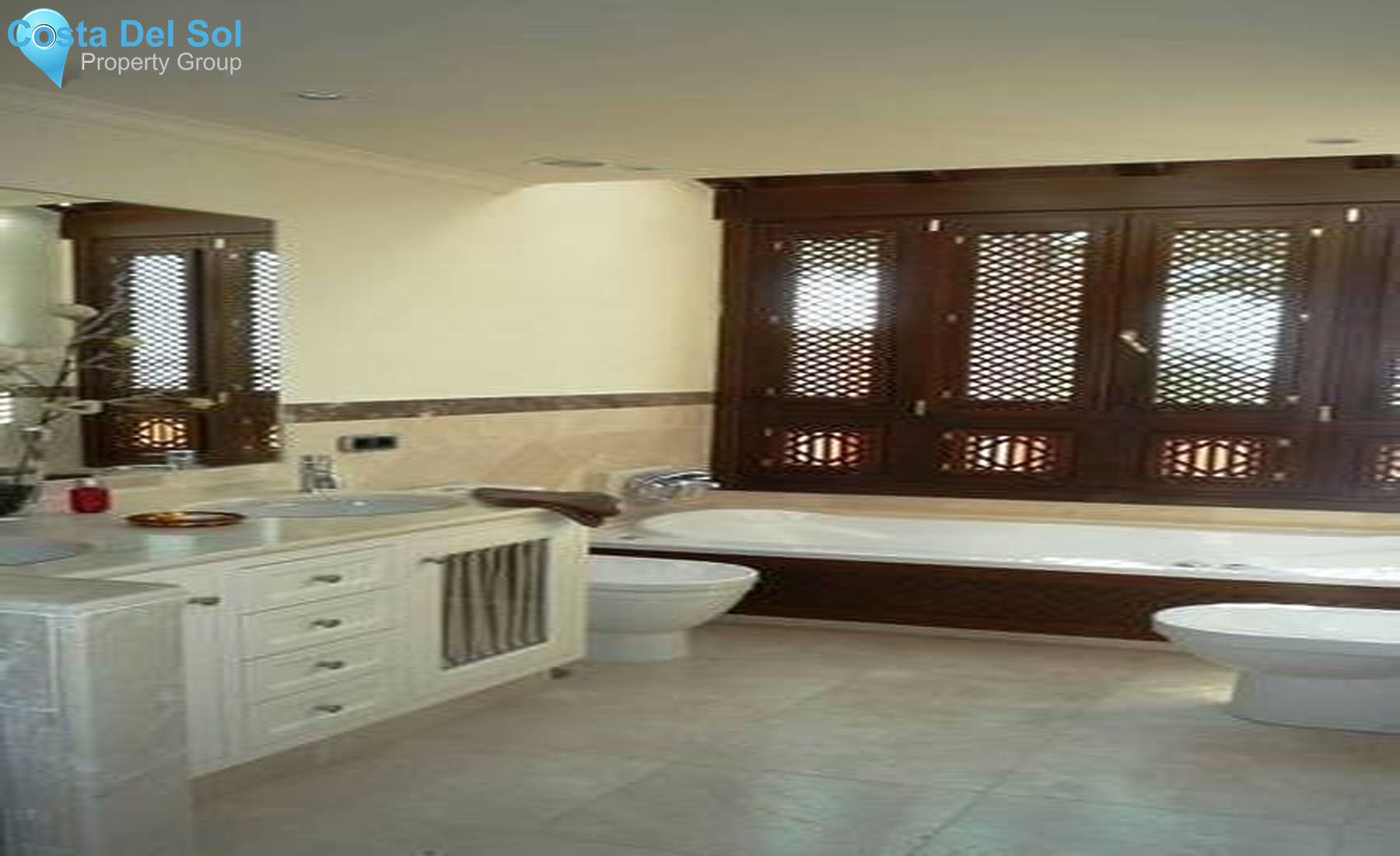 Townhouse in The Golden Mile-1298706