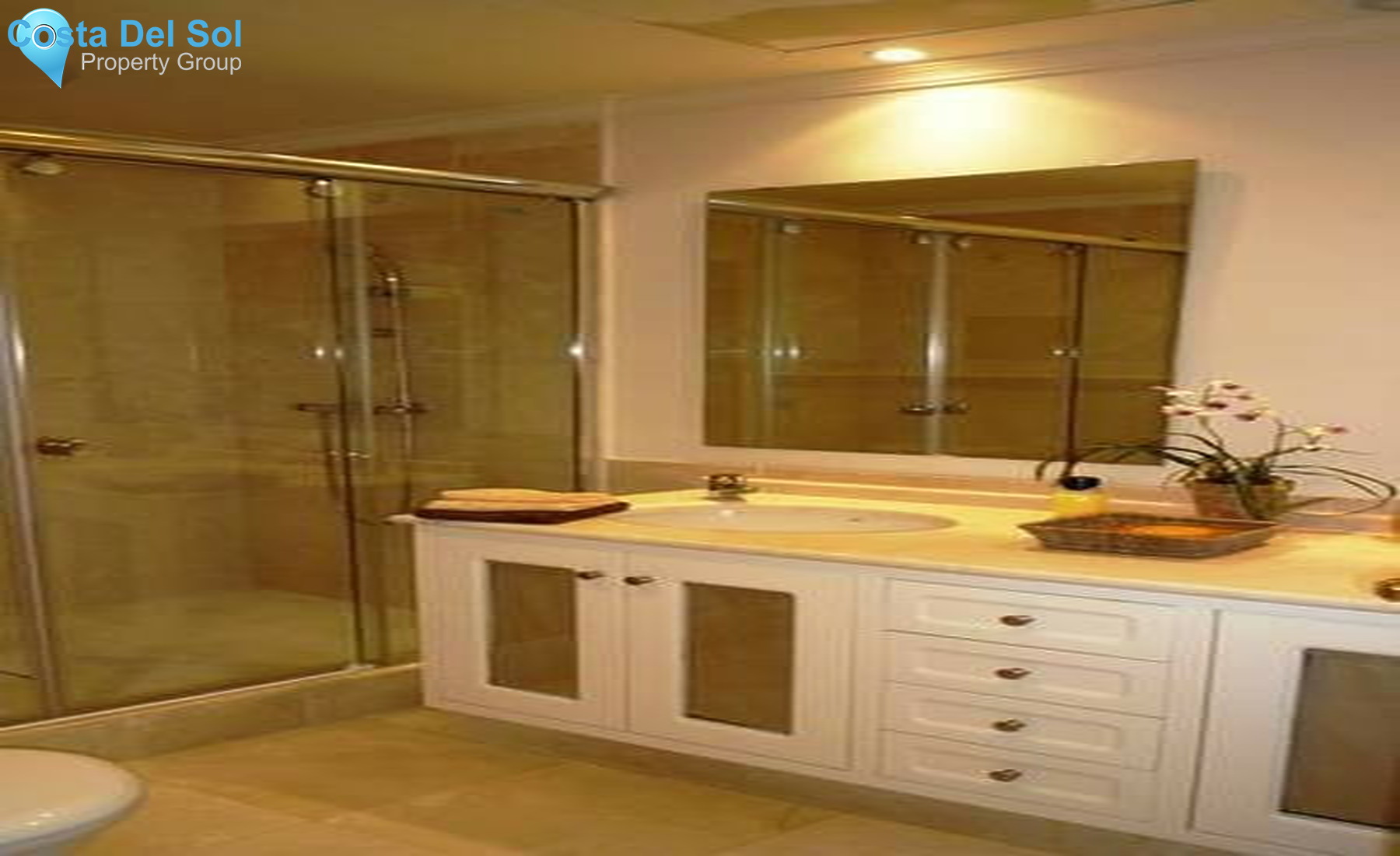 Townhouse in The Golden Mile-1298708