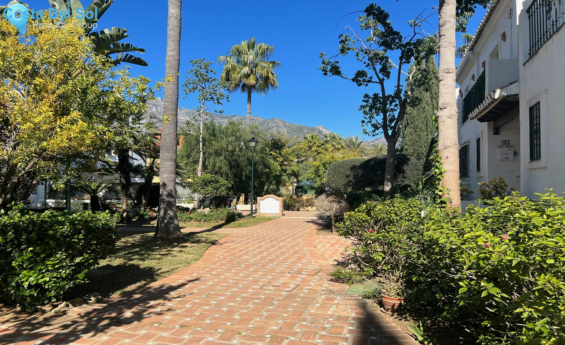 Townhouse in The Golden Mile-1152074