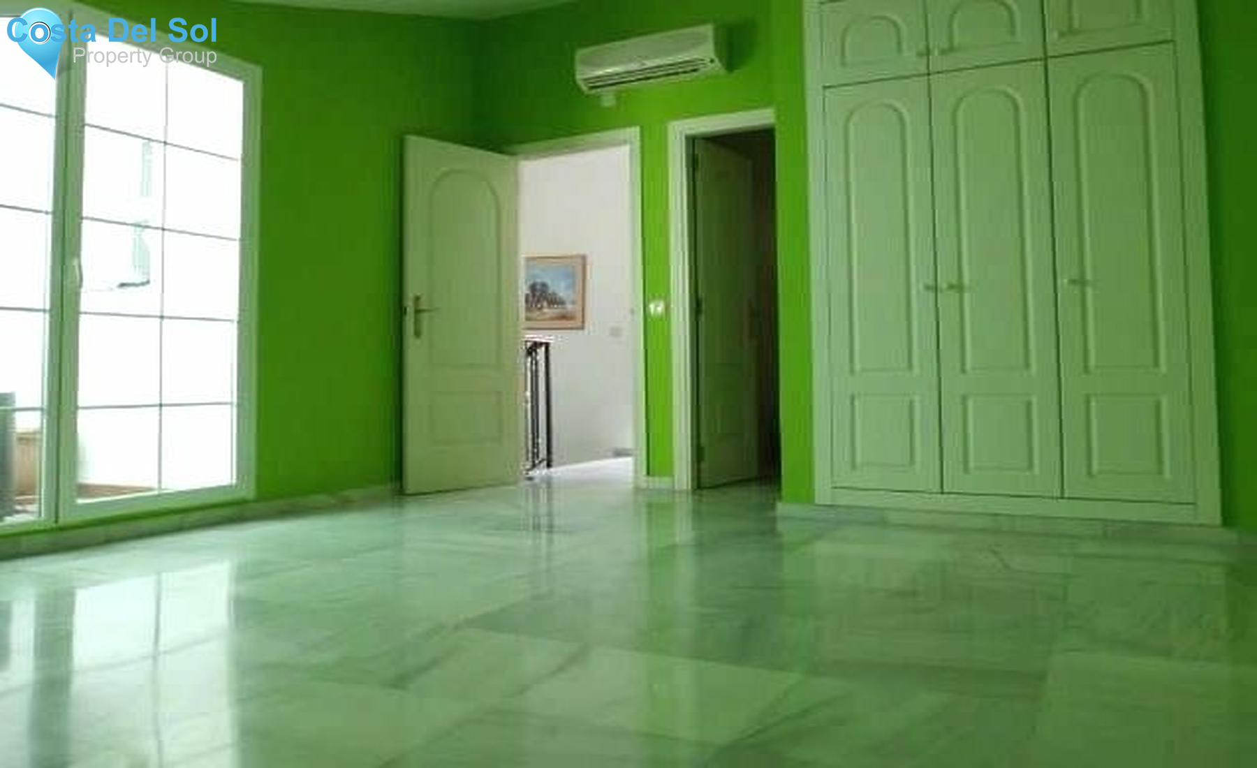 Townhouse in The Golden Mile-1166199