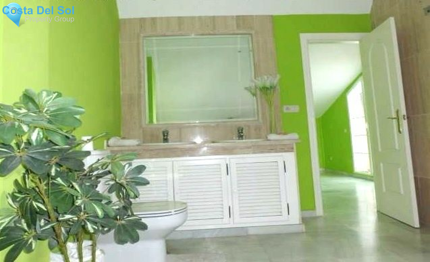 Townhouse in The Golden Mile-1166200