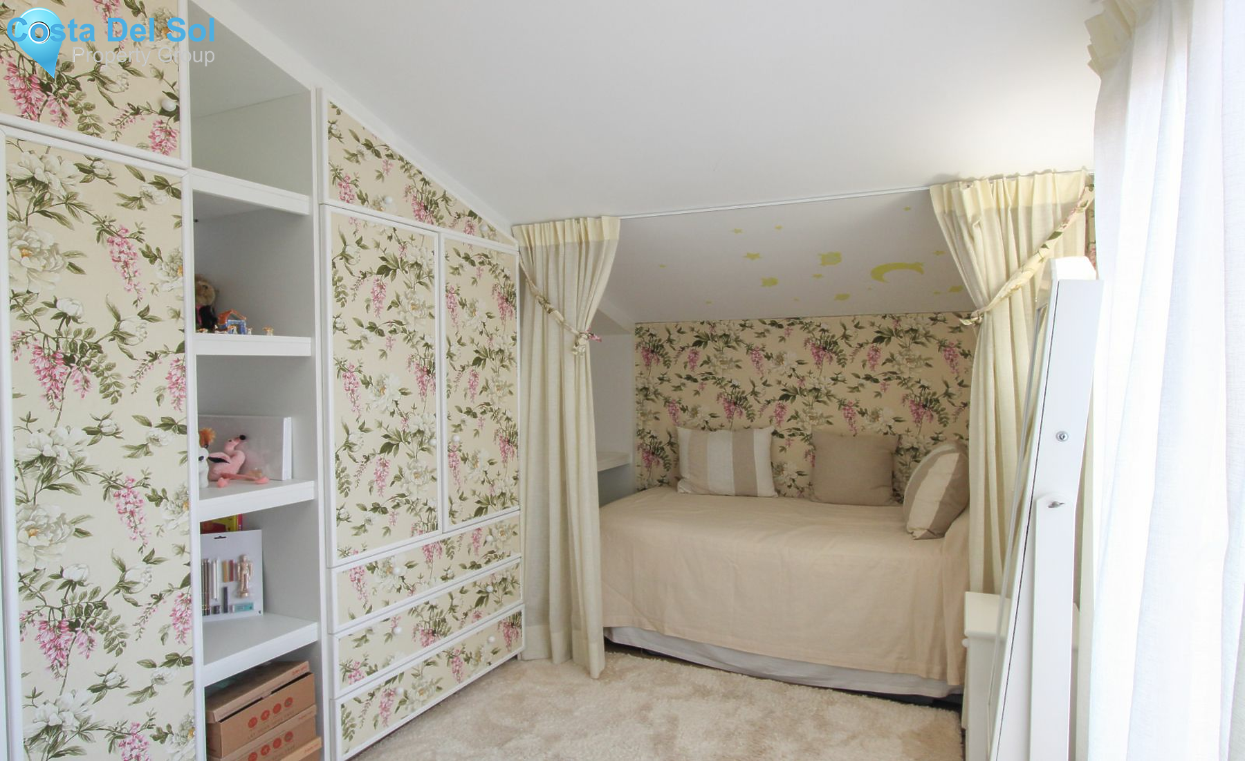 Townhouse in The Golden Mile-1171095