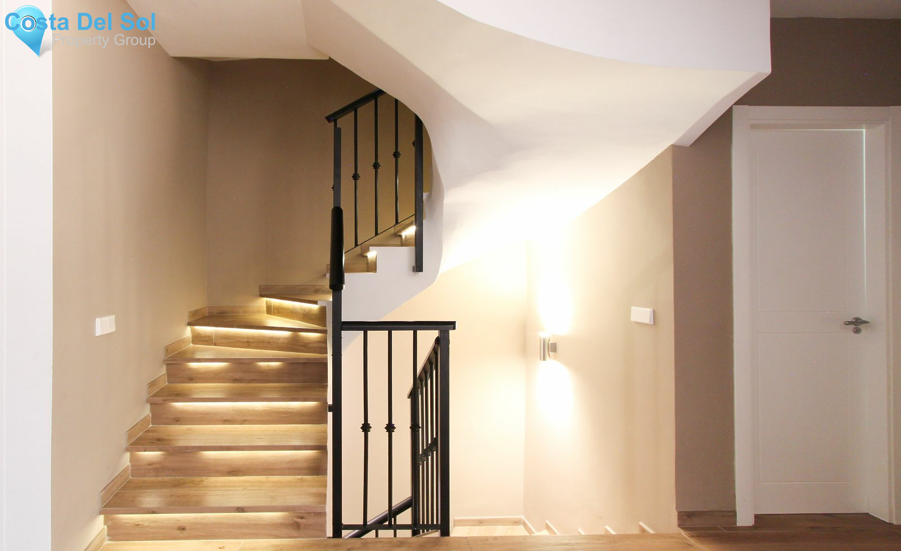 Townhouse in The Golden Mile-1171090