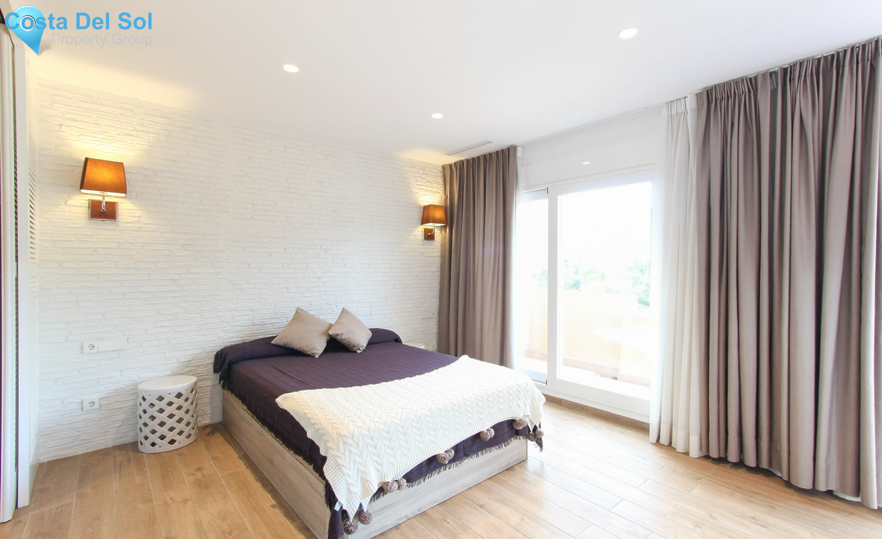 Townhouse in The Golden Mile-1171092