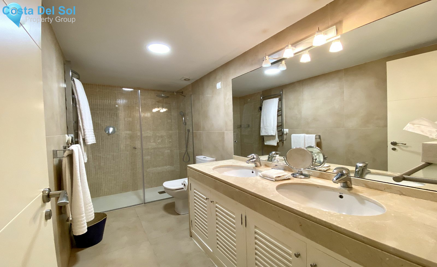 Townhouse in The Golden Mile-1172025