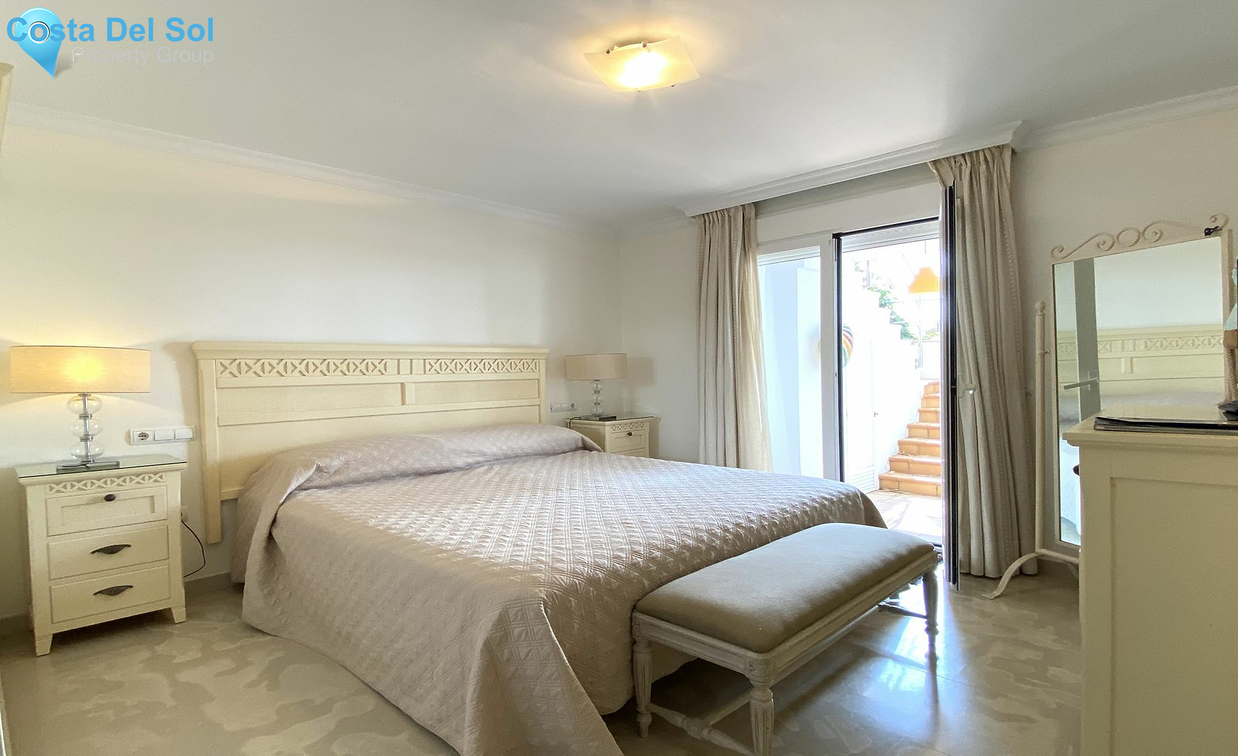 Townhouse in The Golden Mile-1172023