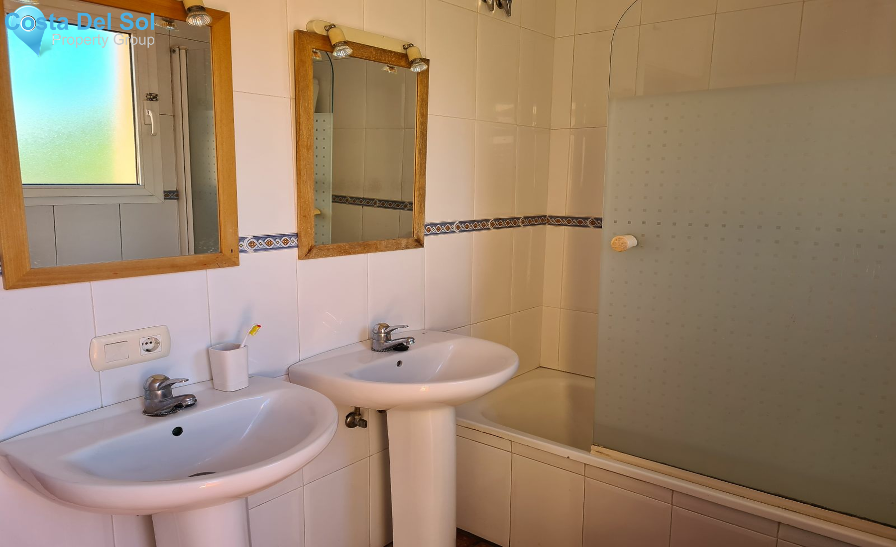 Townhouse in The Golden Mile-1216416